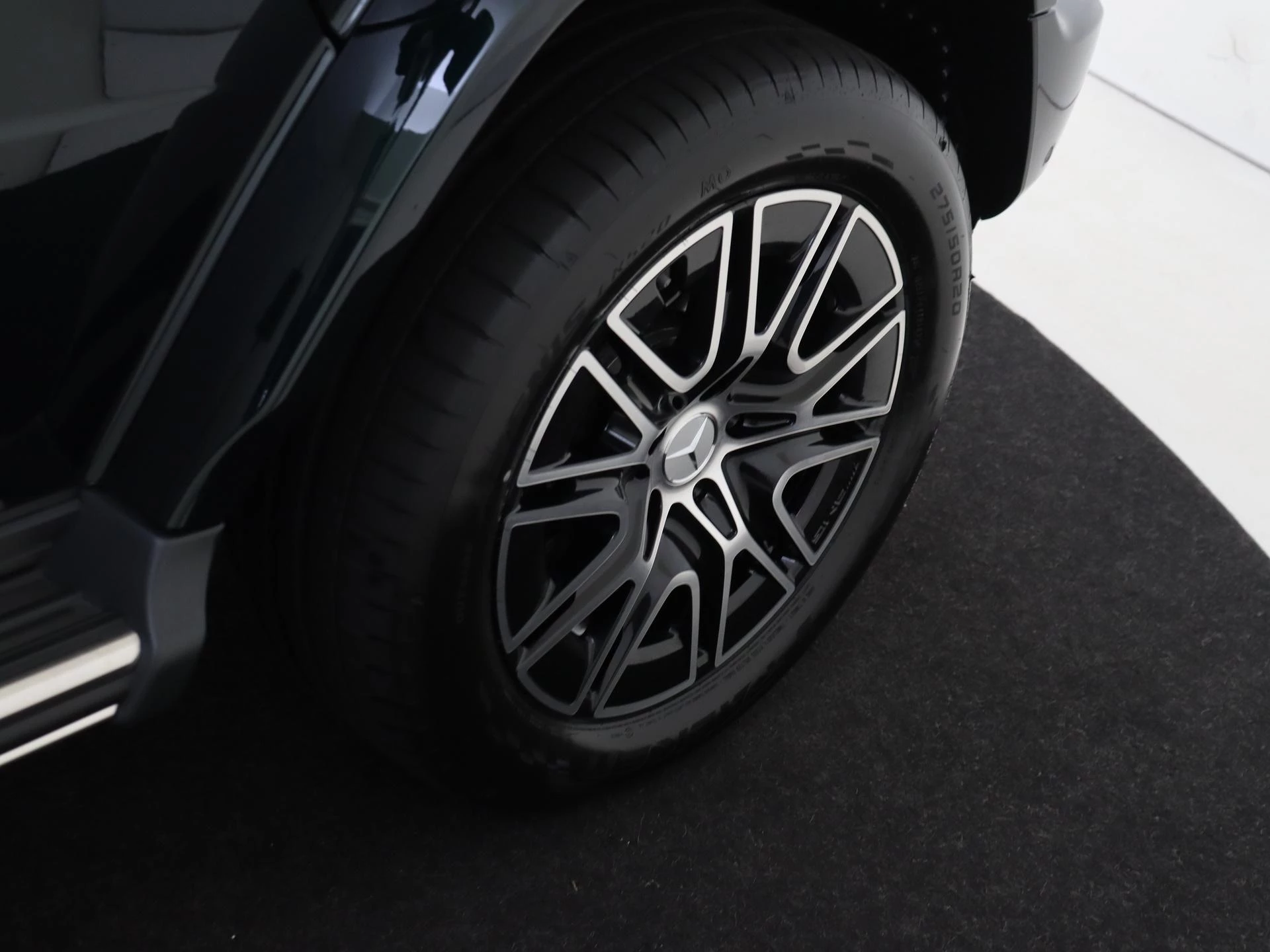 Mercedes-Benz-G-Klasse-image-4