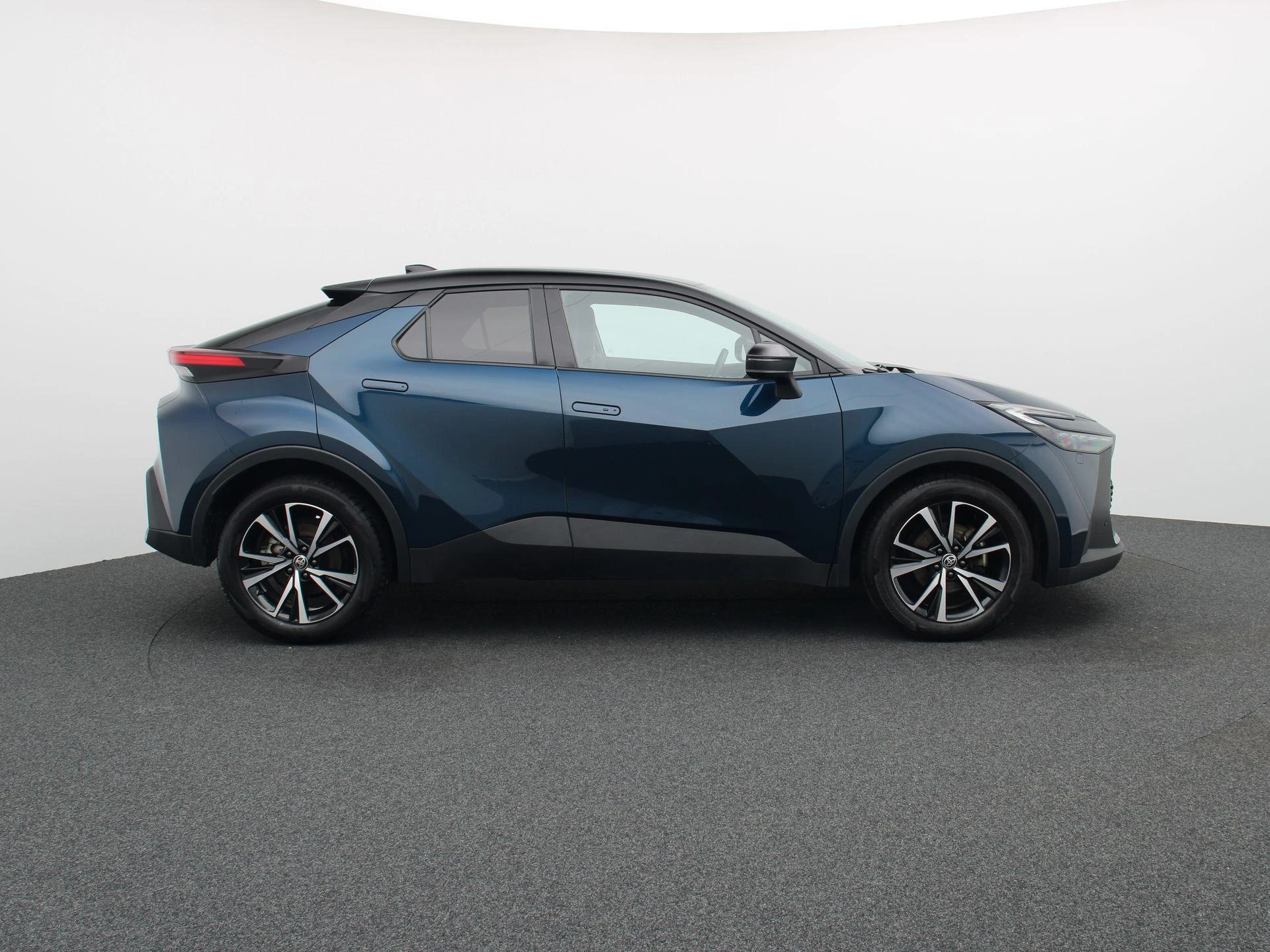 Toyota-C-HR-image-5