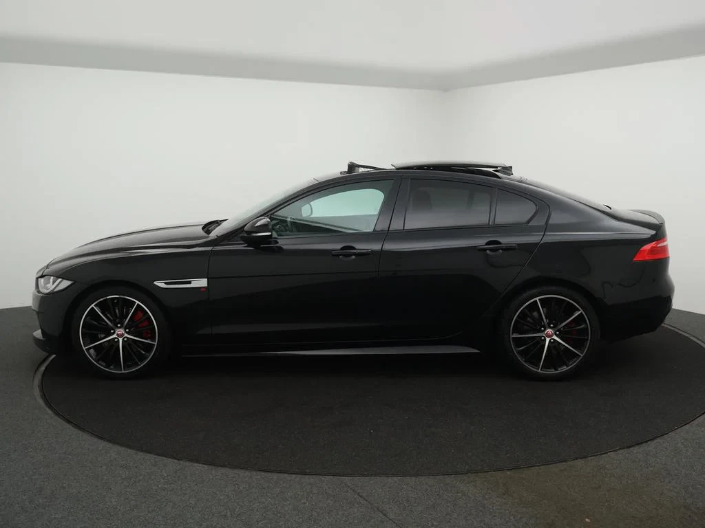 Jaguar-XE-image-3