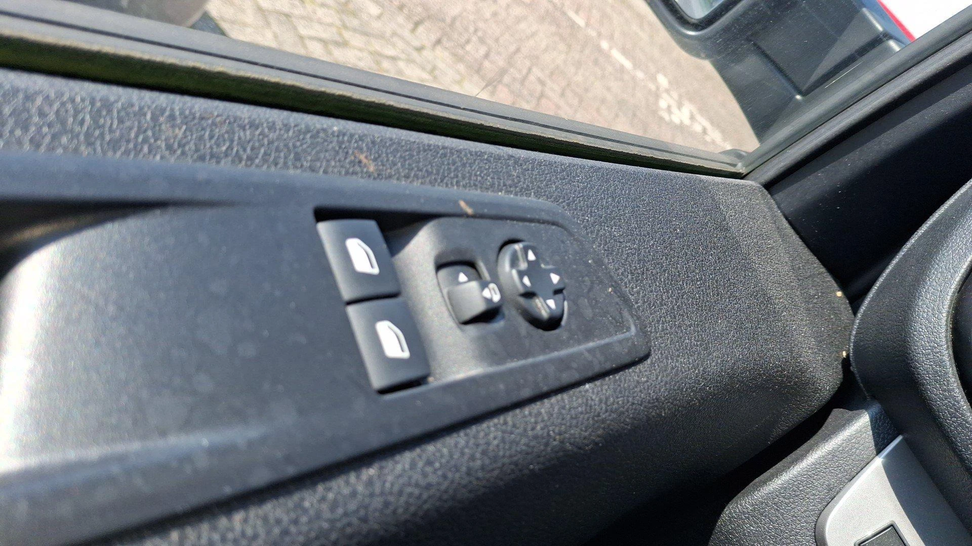 Opel-Vivaro-image-12