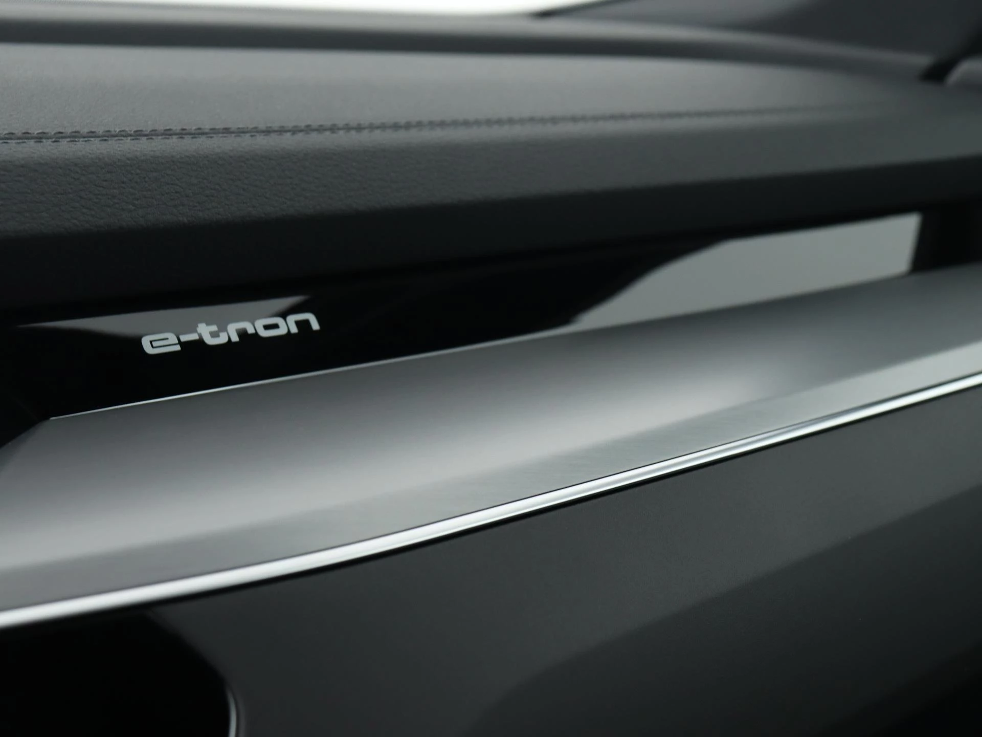 Audi-Q8 e-tron-image-19