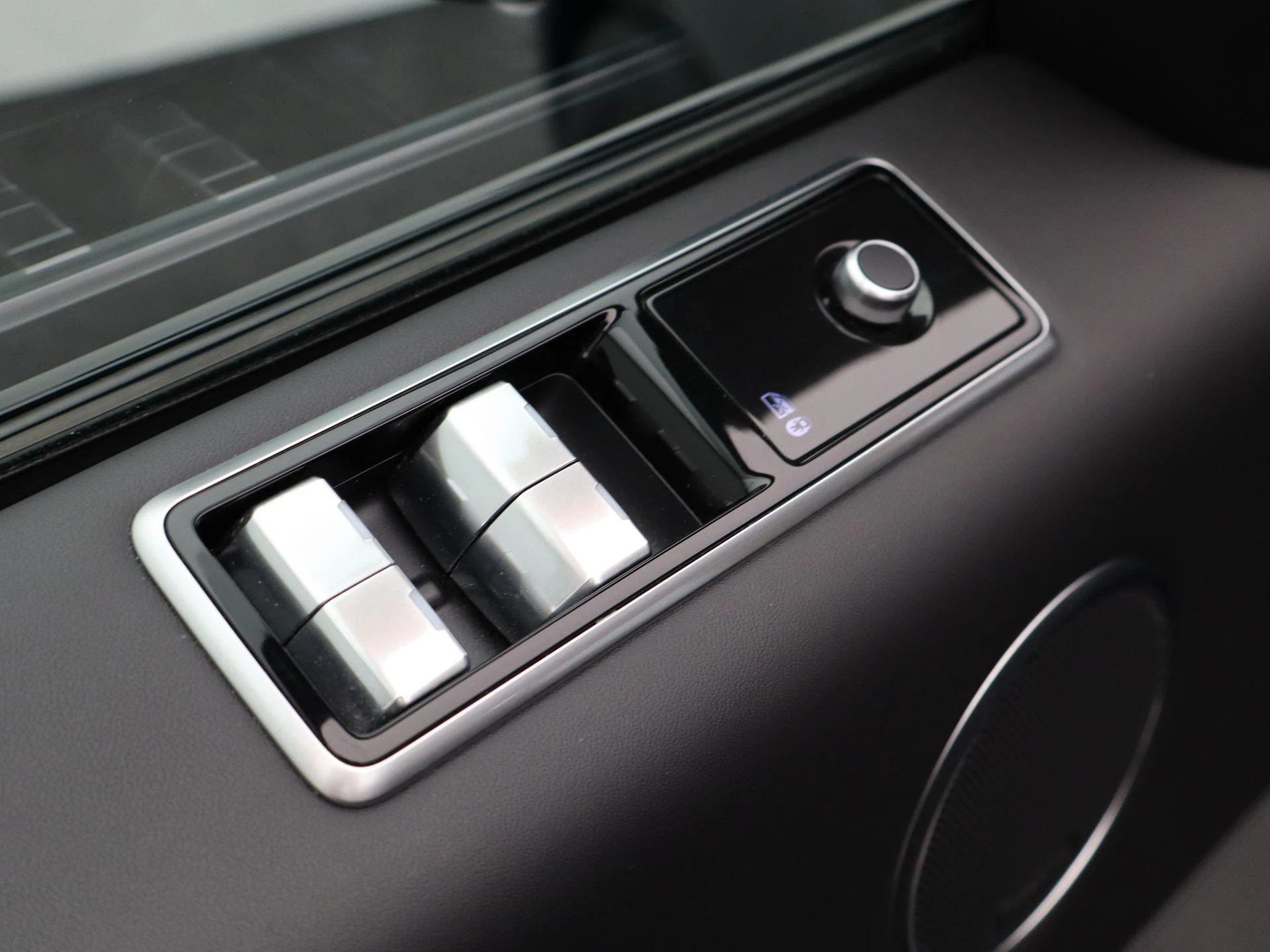 Land Rover-Range Rover Sport-image-28