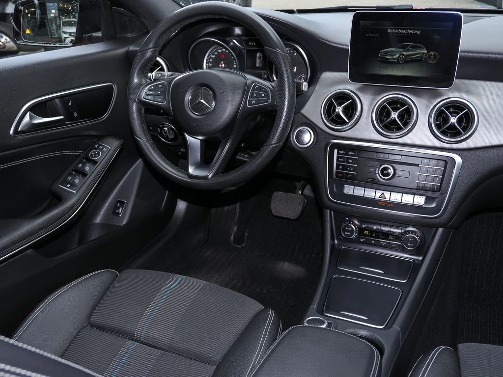 Mercedes-Benz-CLA 200 d-image-8