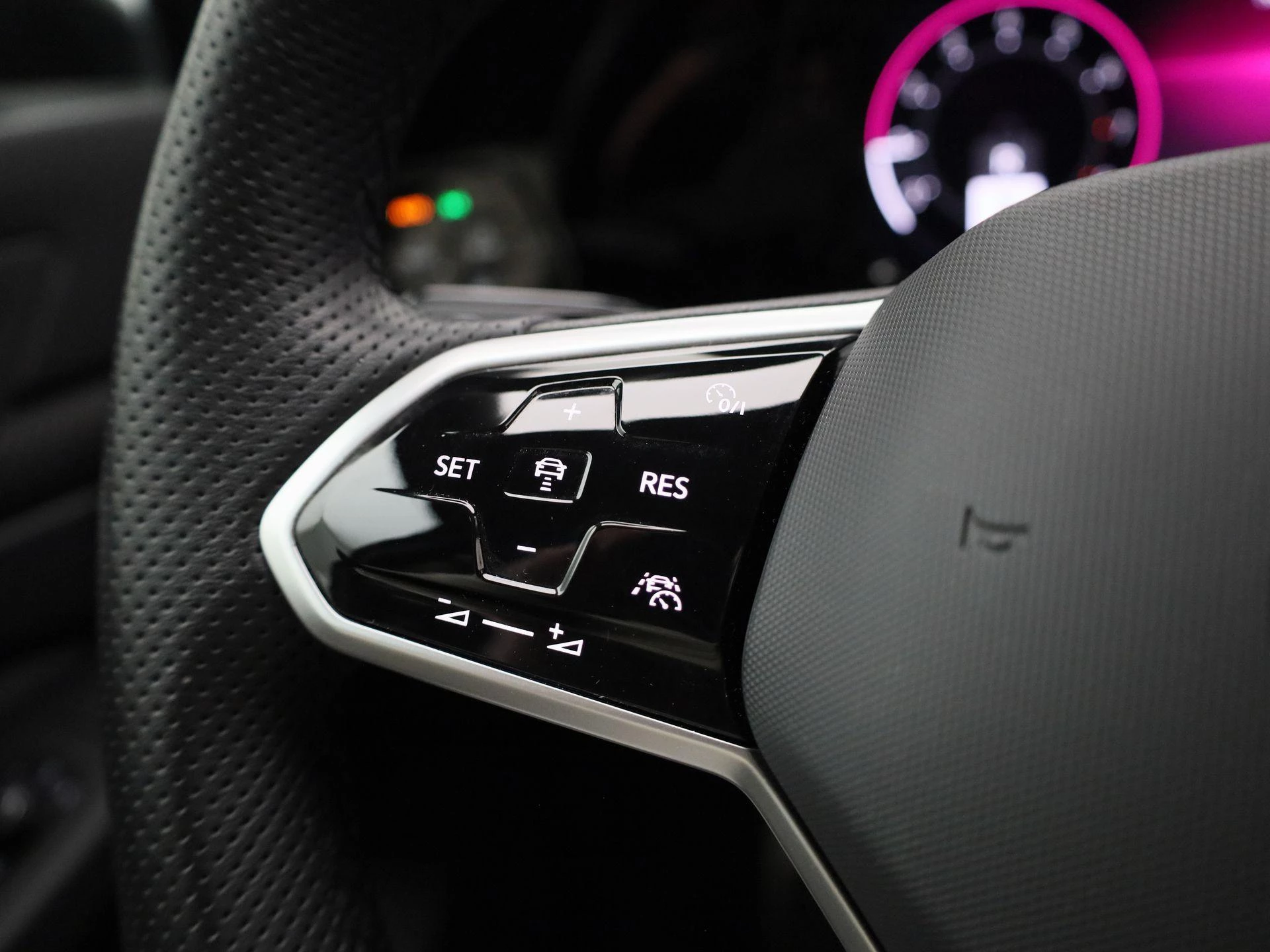 Volkswagen-Golf-image-17