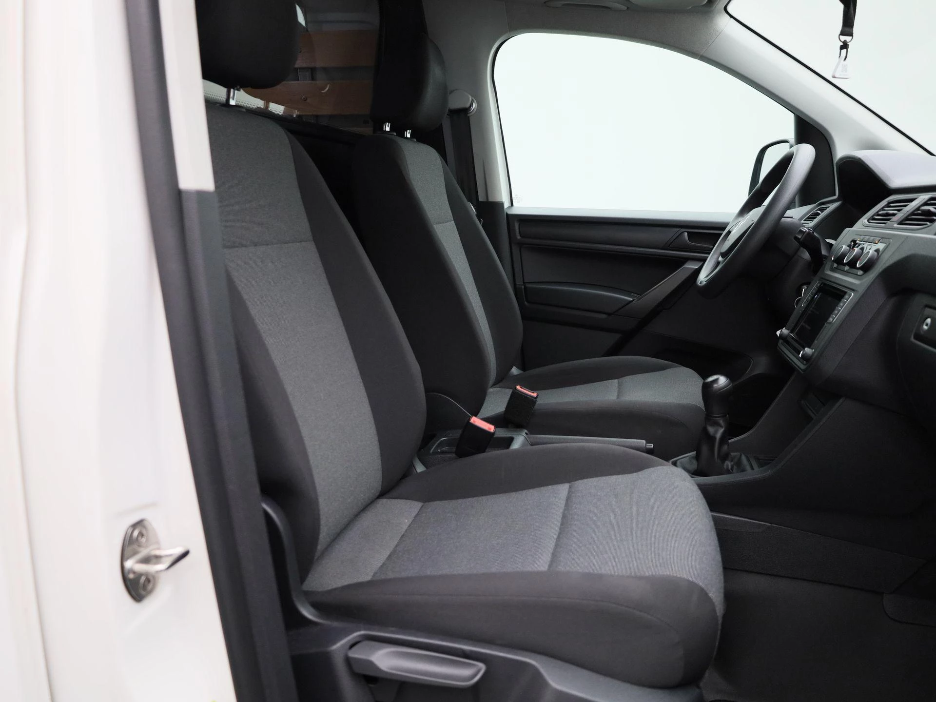 Volkswagen-Caddy-image-31