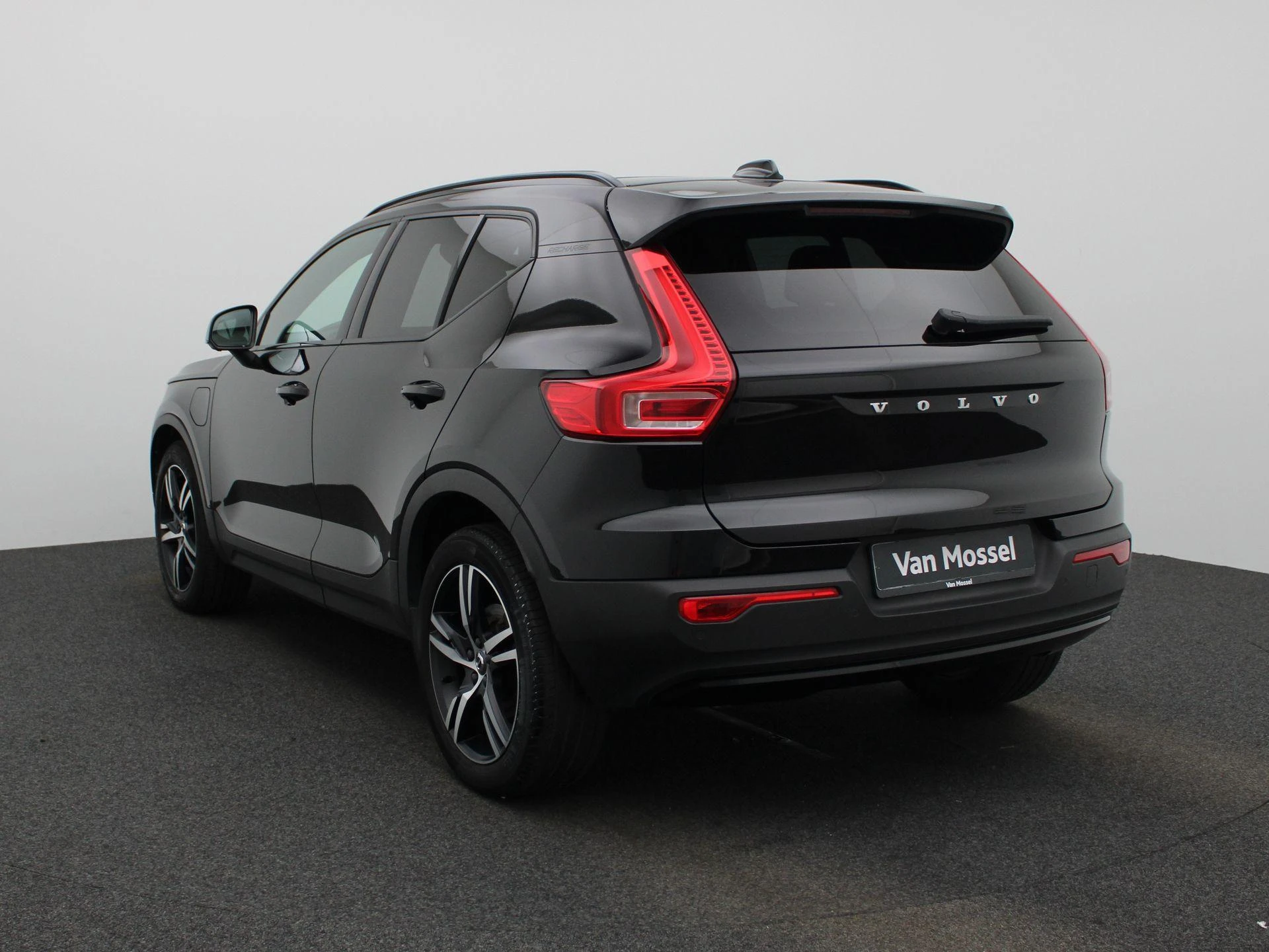 Volvo-XC40-image-1