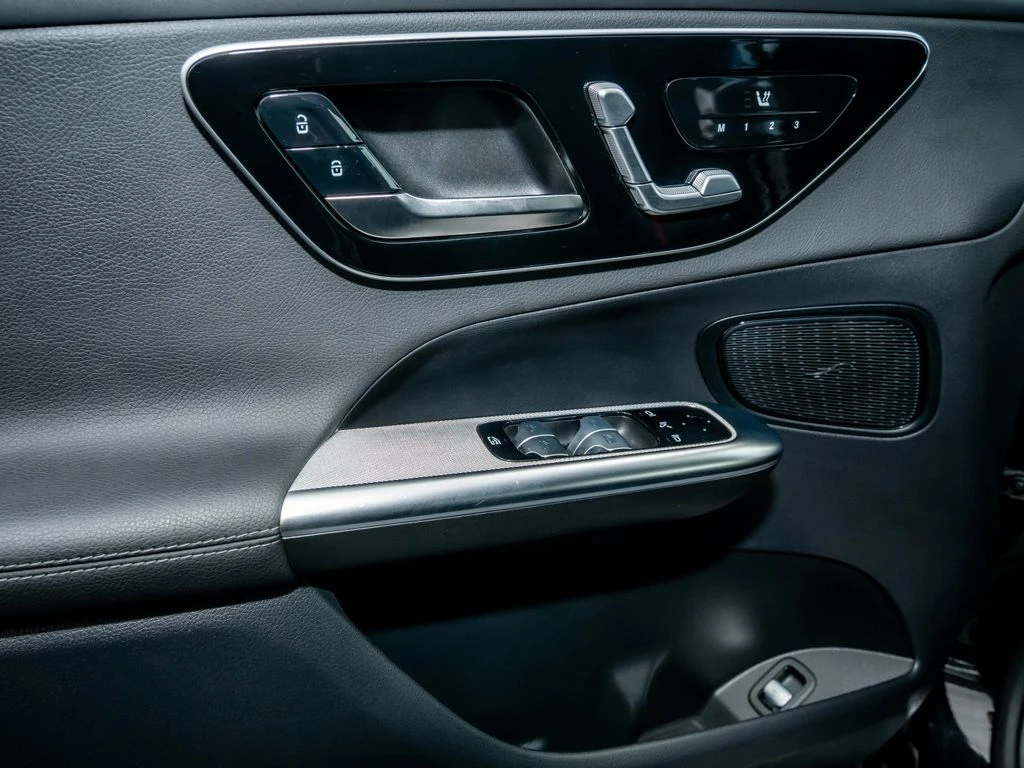 Mercedes-Benz-GLC 300 d-image-14
