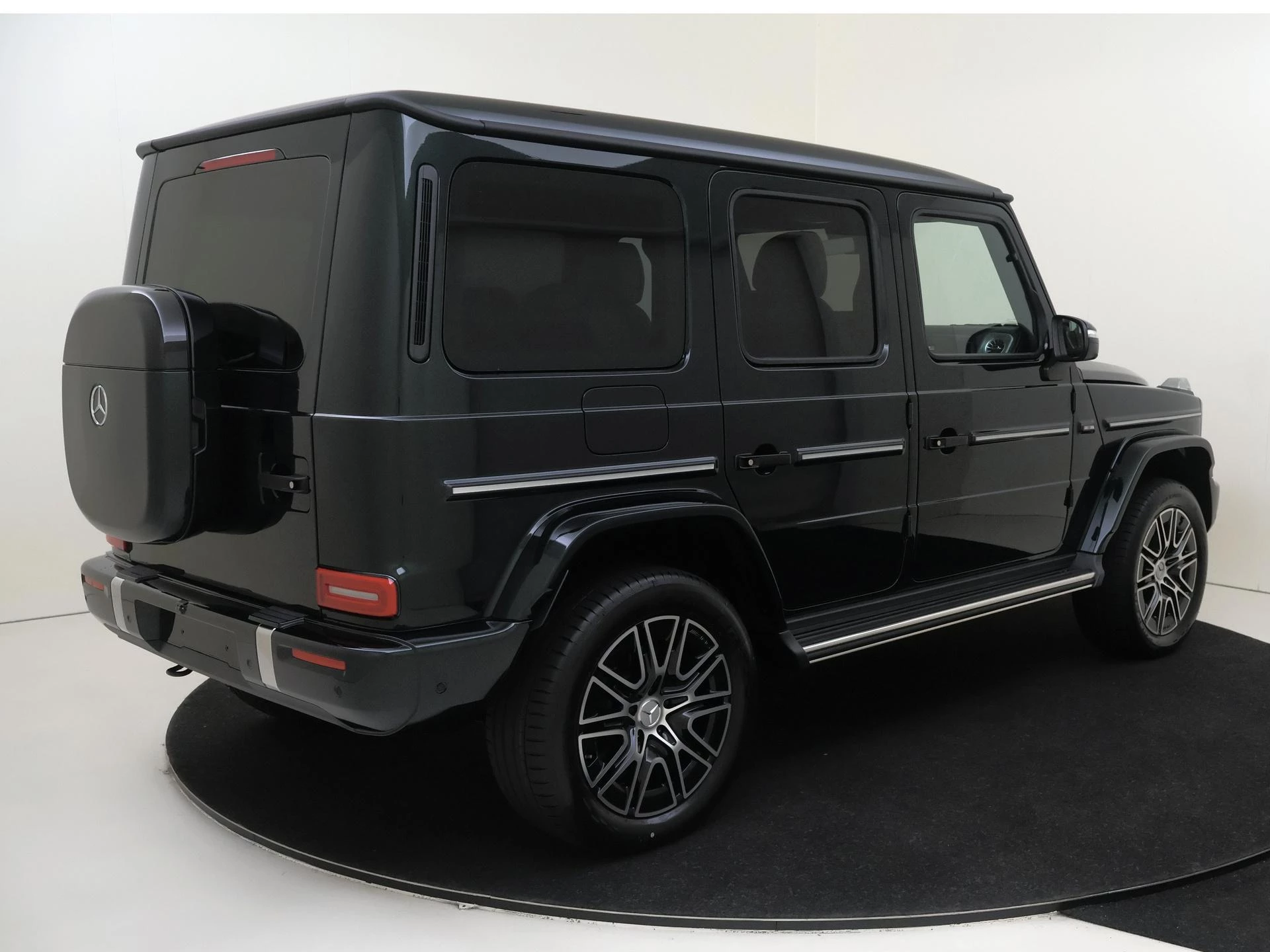 Mercedes-Benz-G-Klasse-image-3