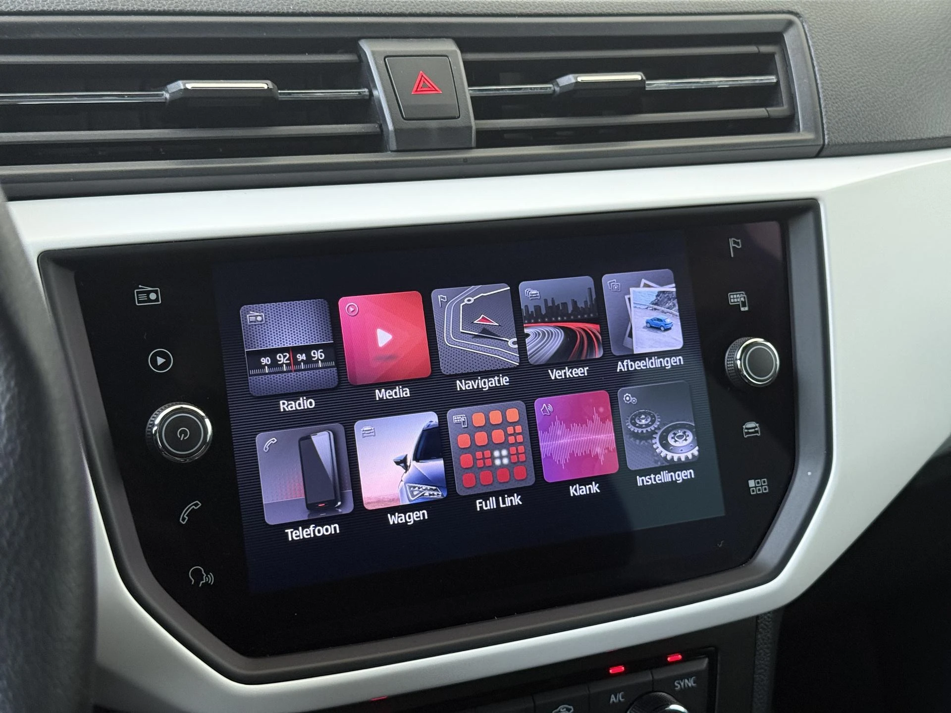 SEAT-Arona-image-16
