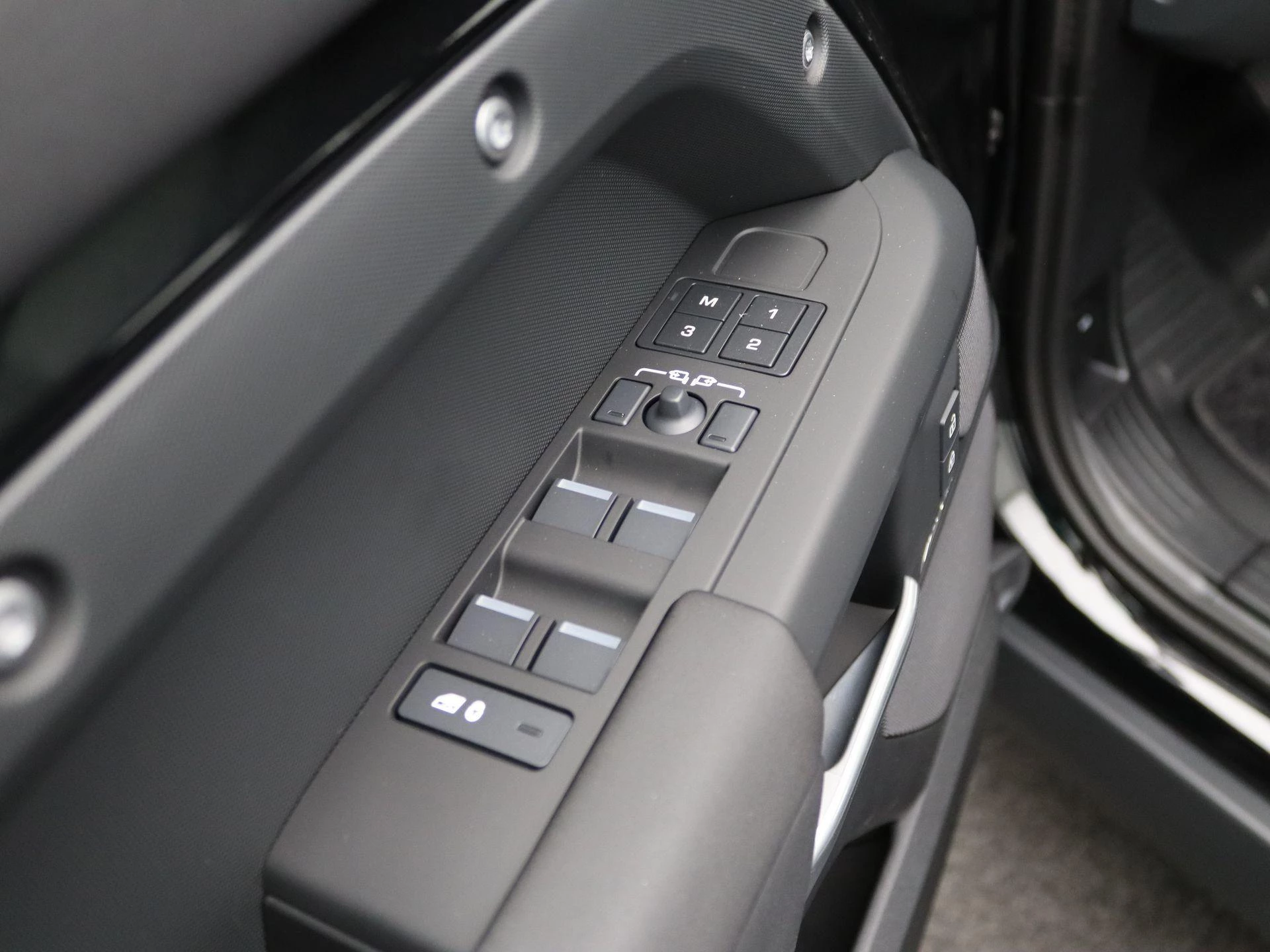 Land Rover Defender 110 2.0 P300e 110 Dynamic SE Edition