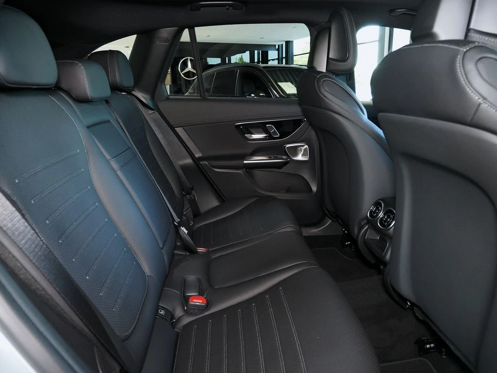 Mercedes-Benz-GLC 300 de-image-11