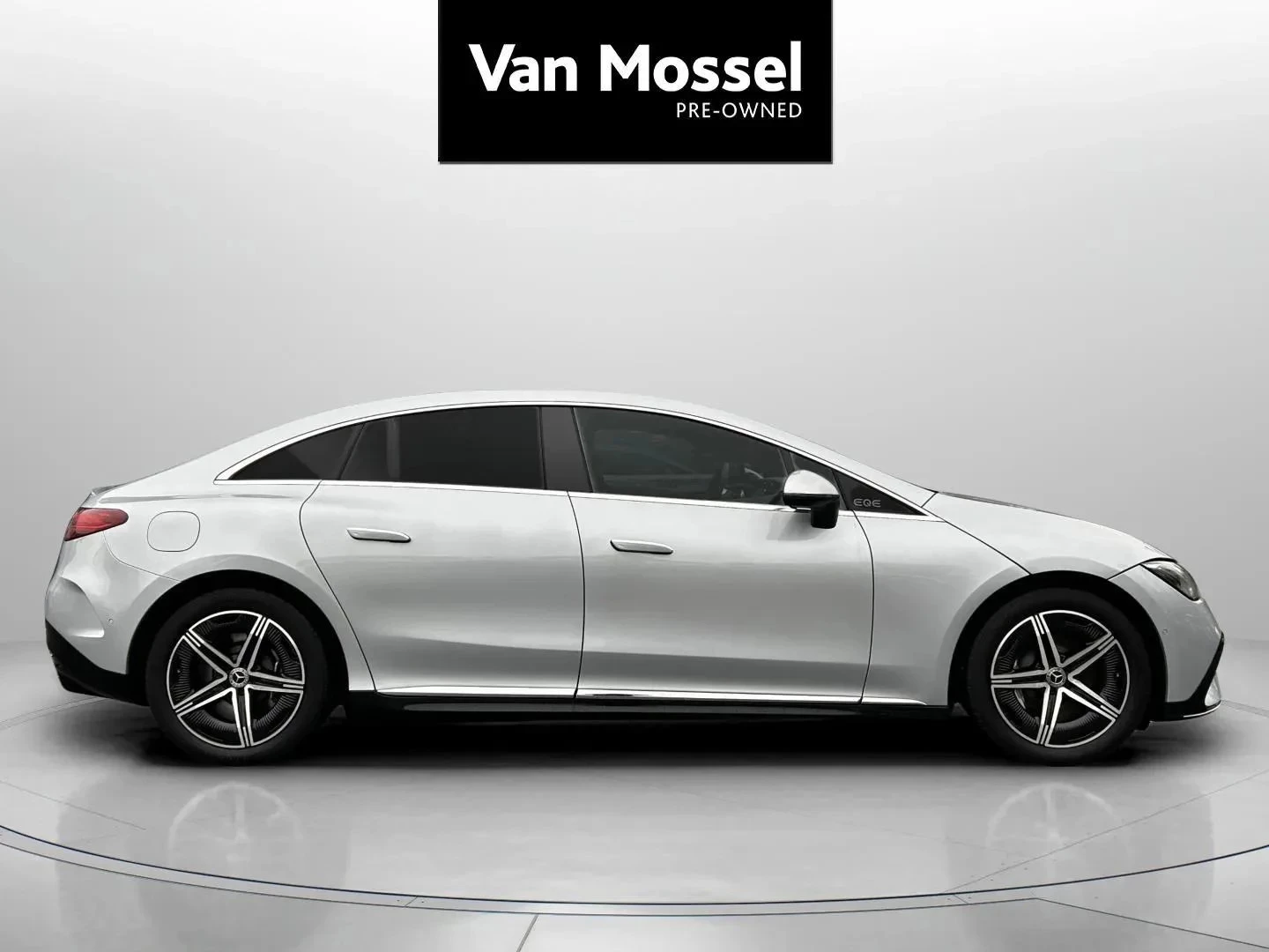 Mercedes-Benz-EQE-image-3