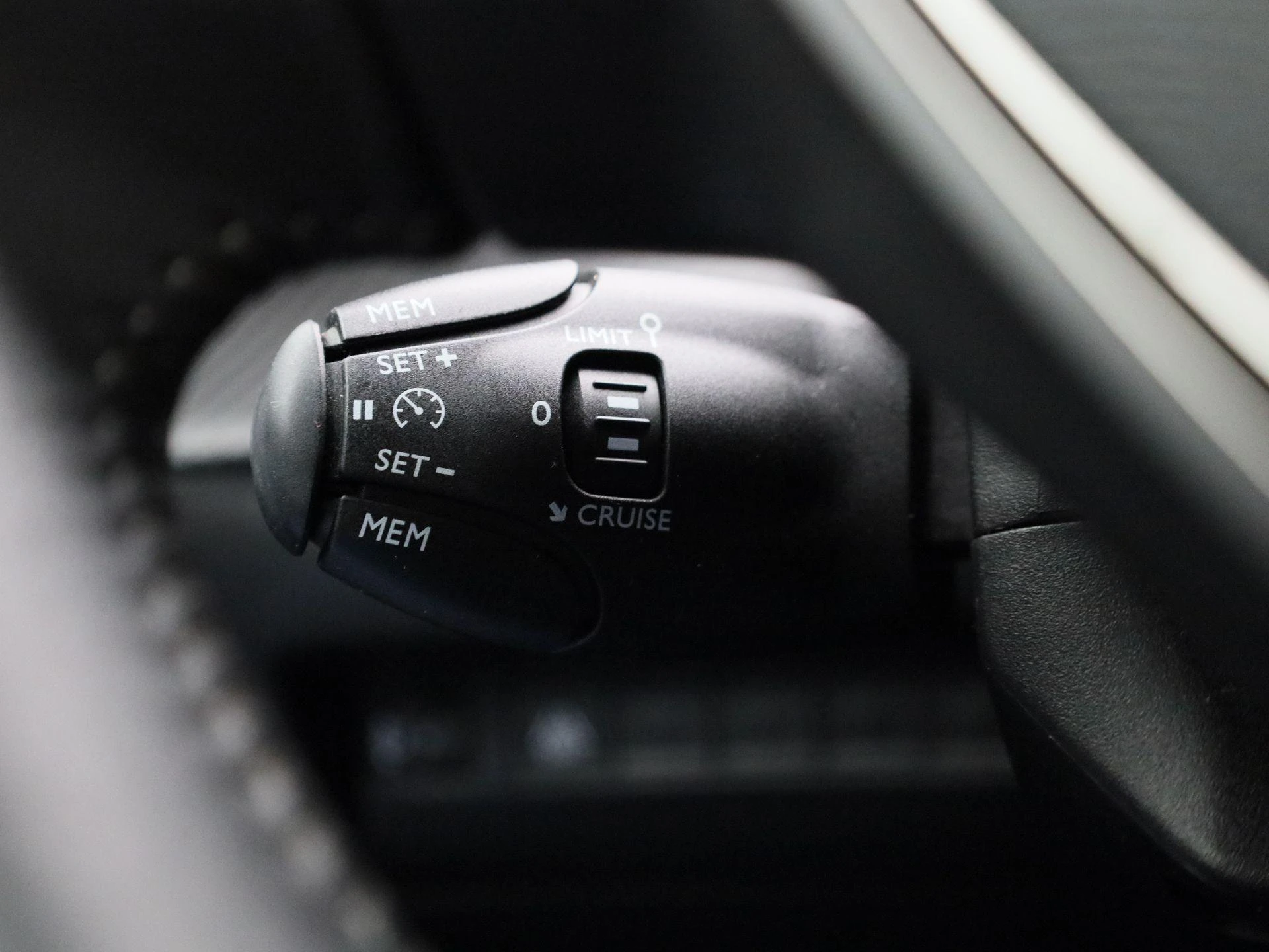 Peugeot-208-image-18