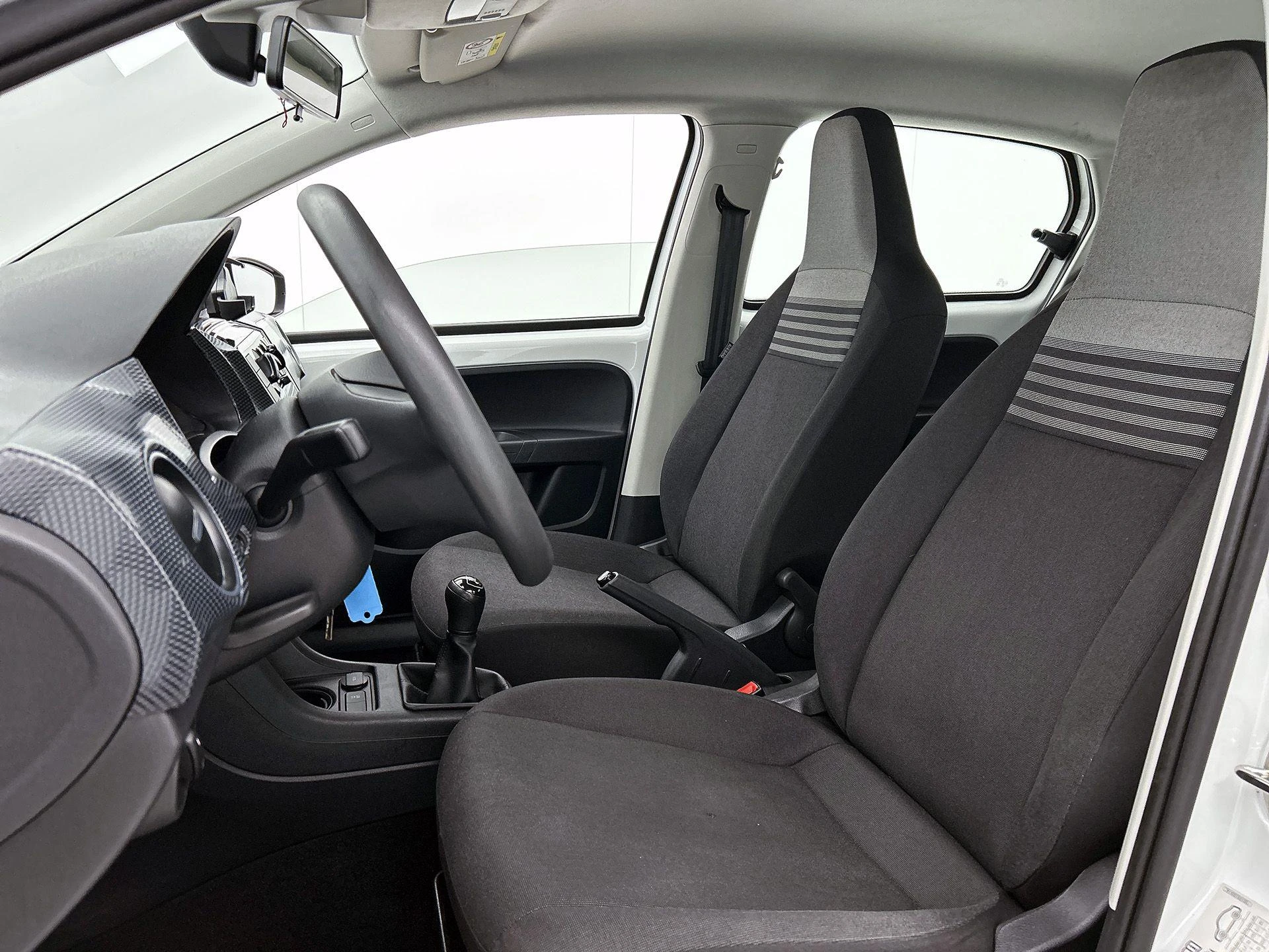 Volkswagen-up!-image-28