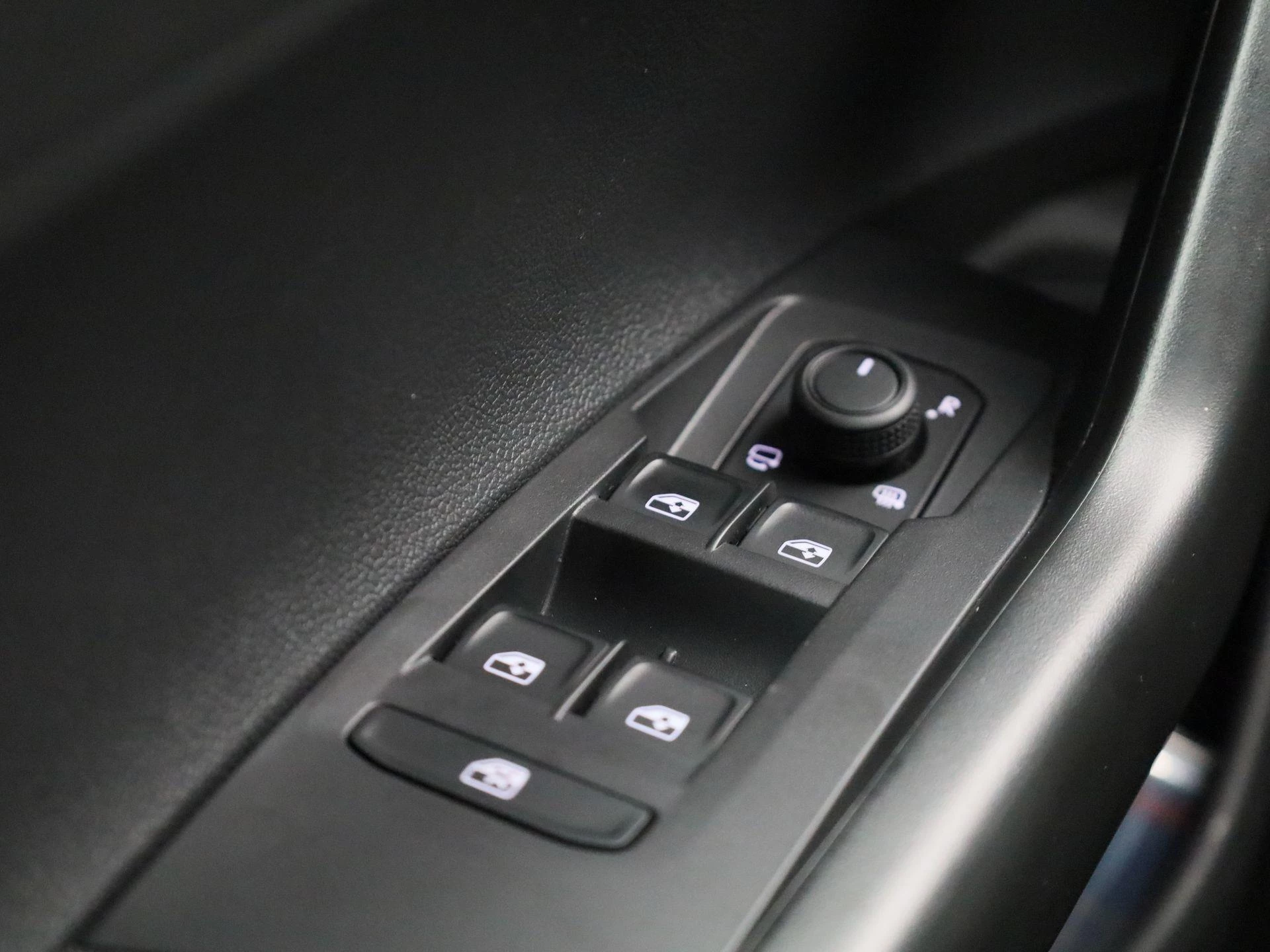 Volkswagen-Polo-image-29