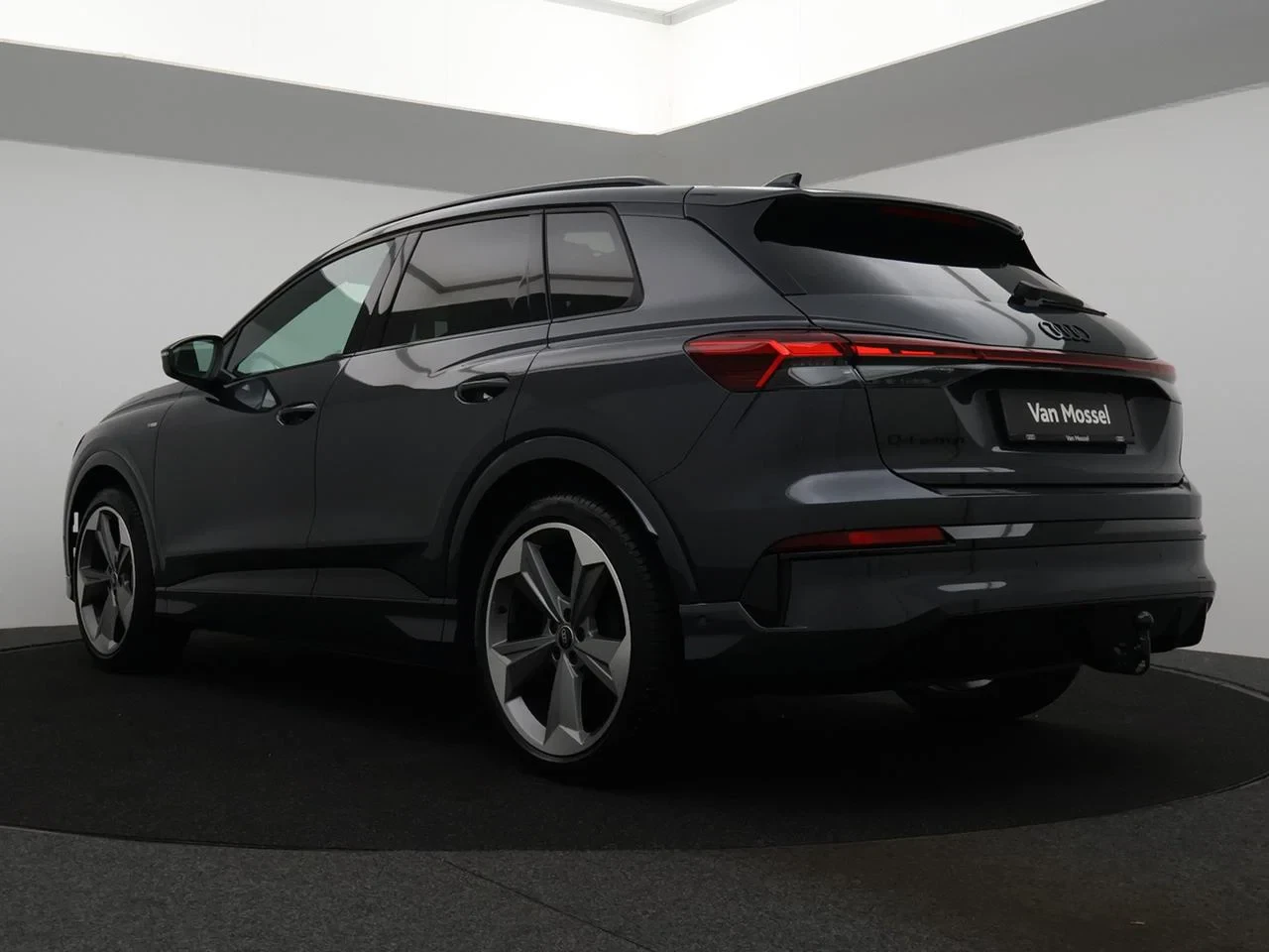 Audi-Q4 e-tron-image-3