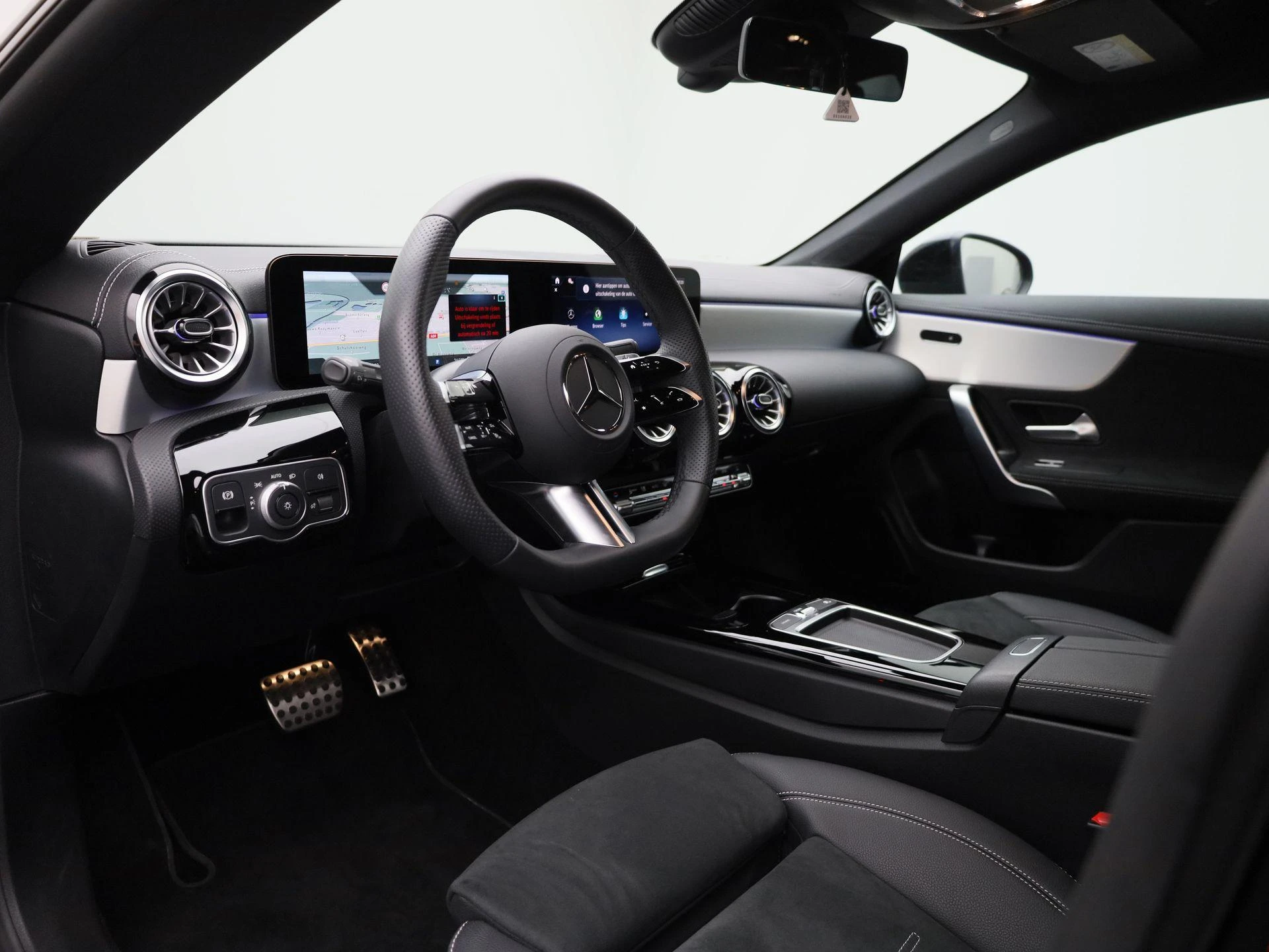 Mercedes-Benz-CLA-image-31
