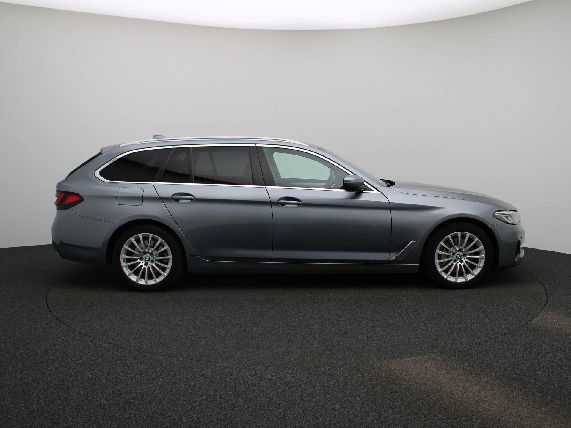 BMW-5 Serie-image-5