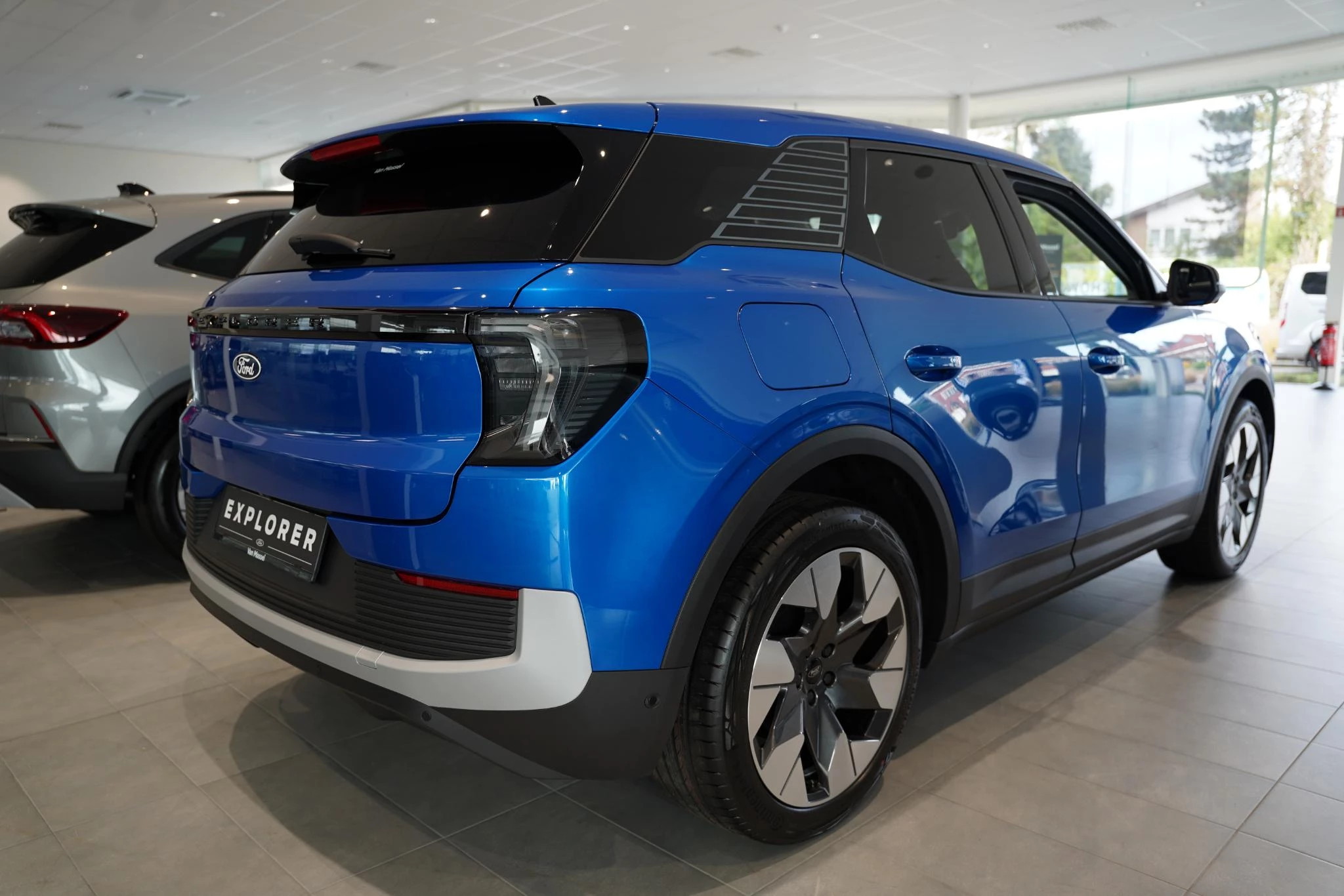Ford-Explorer EV-image-7