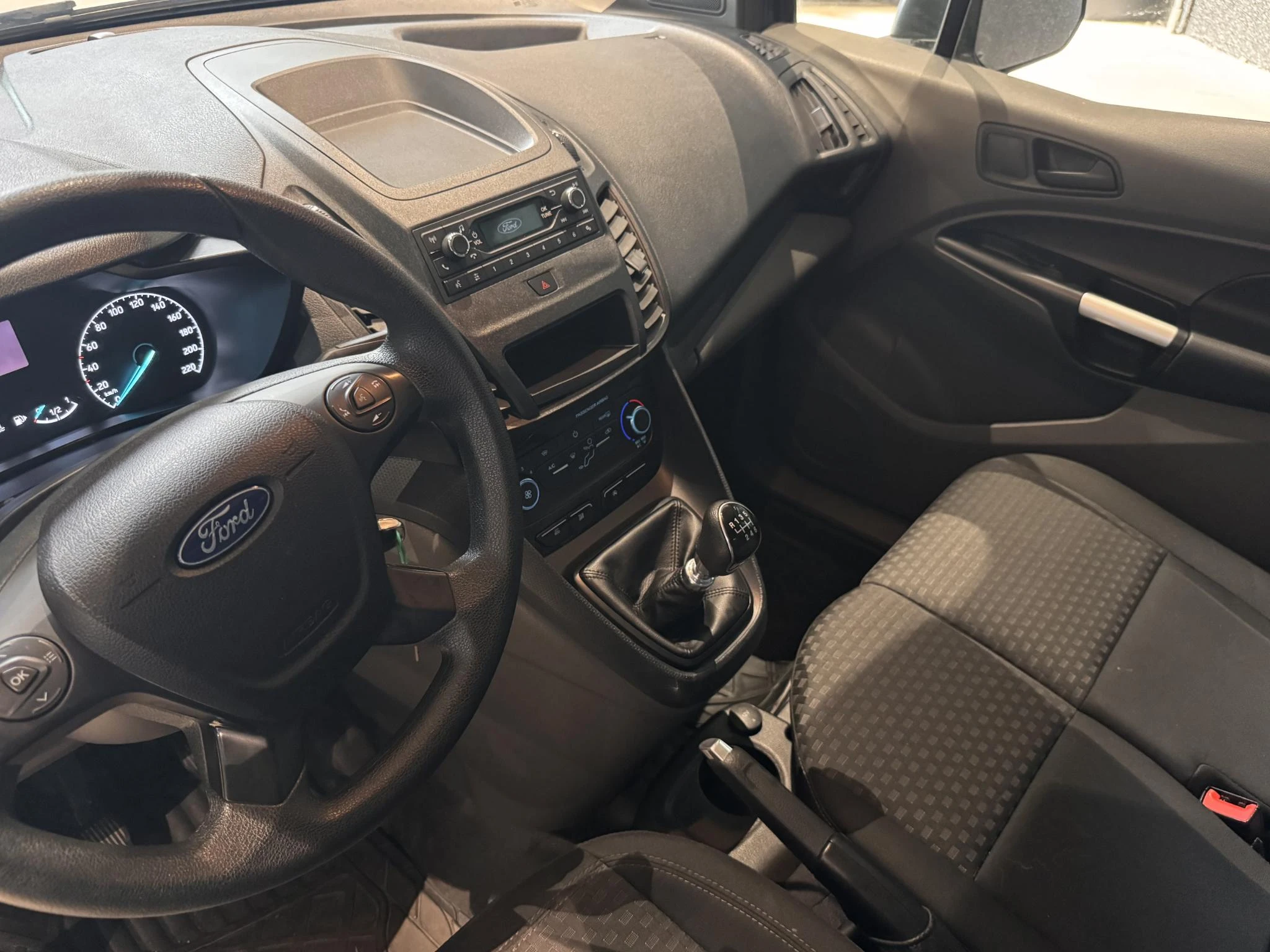 Ford-Transit Connect-image-11