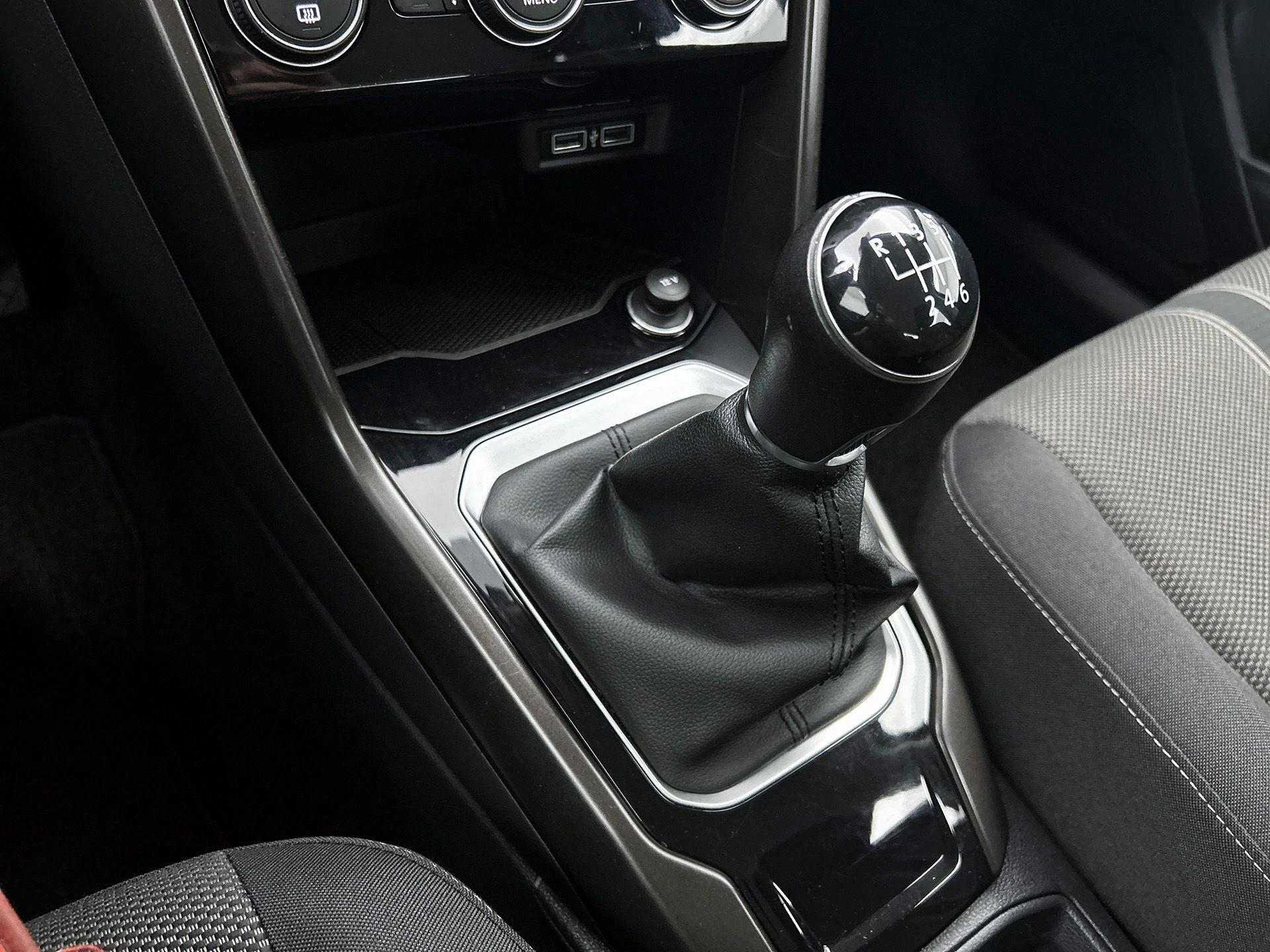 Volkswagen-T-Roc-image-26