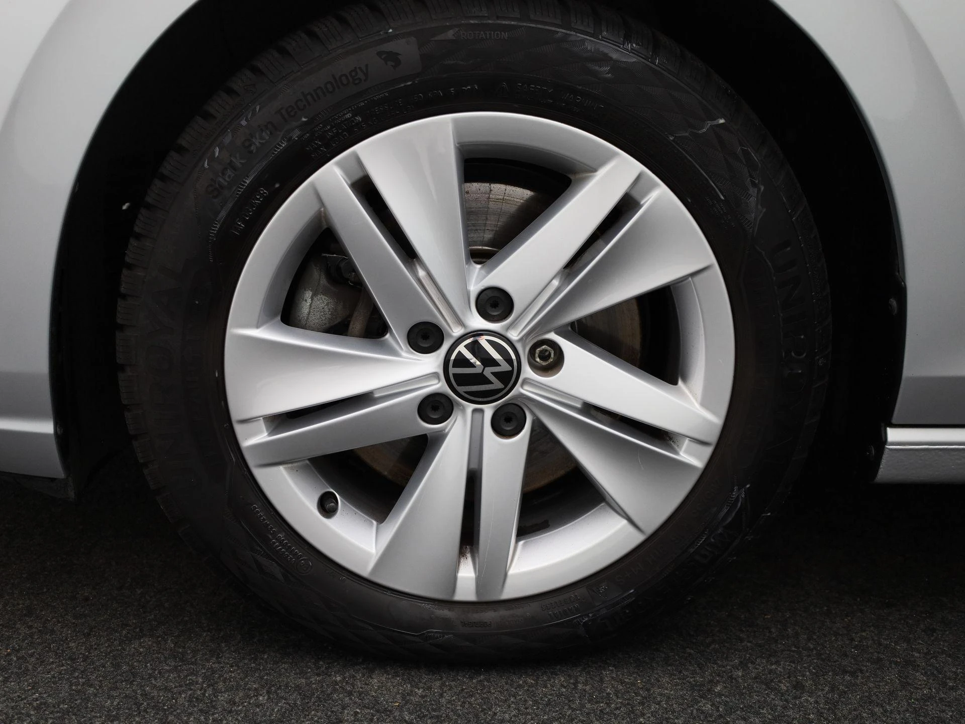 Volkswagen-Golf-image-14
