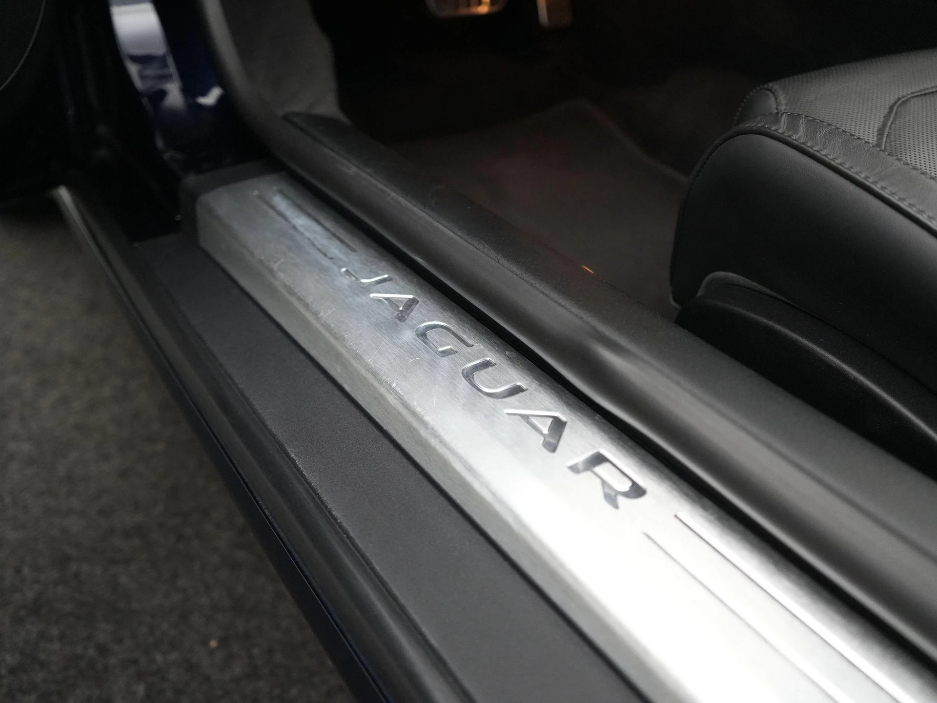 Jaguar F-TYPE P300 RWD First Edition