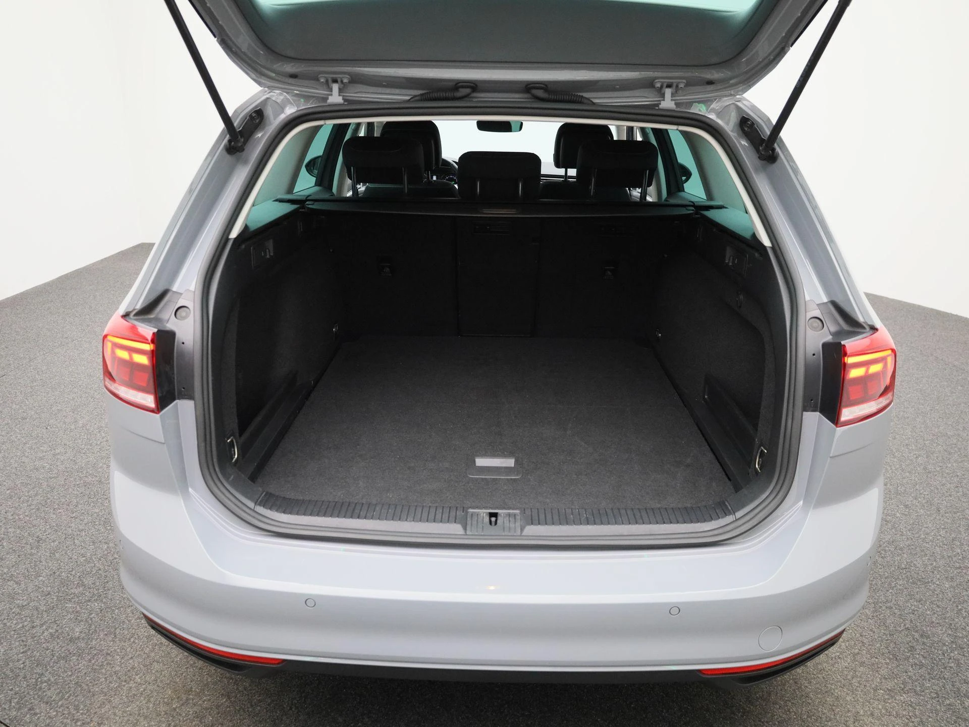 Volkswagen-Passat-image-11