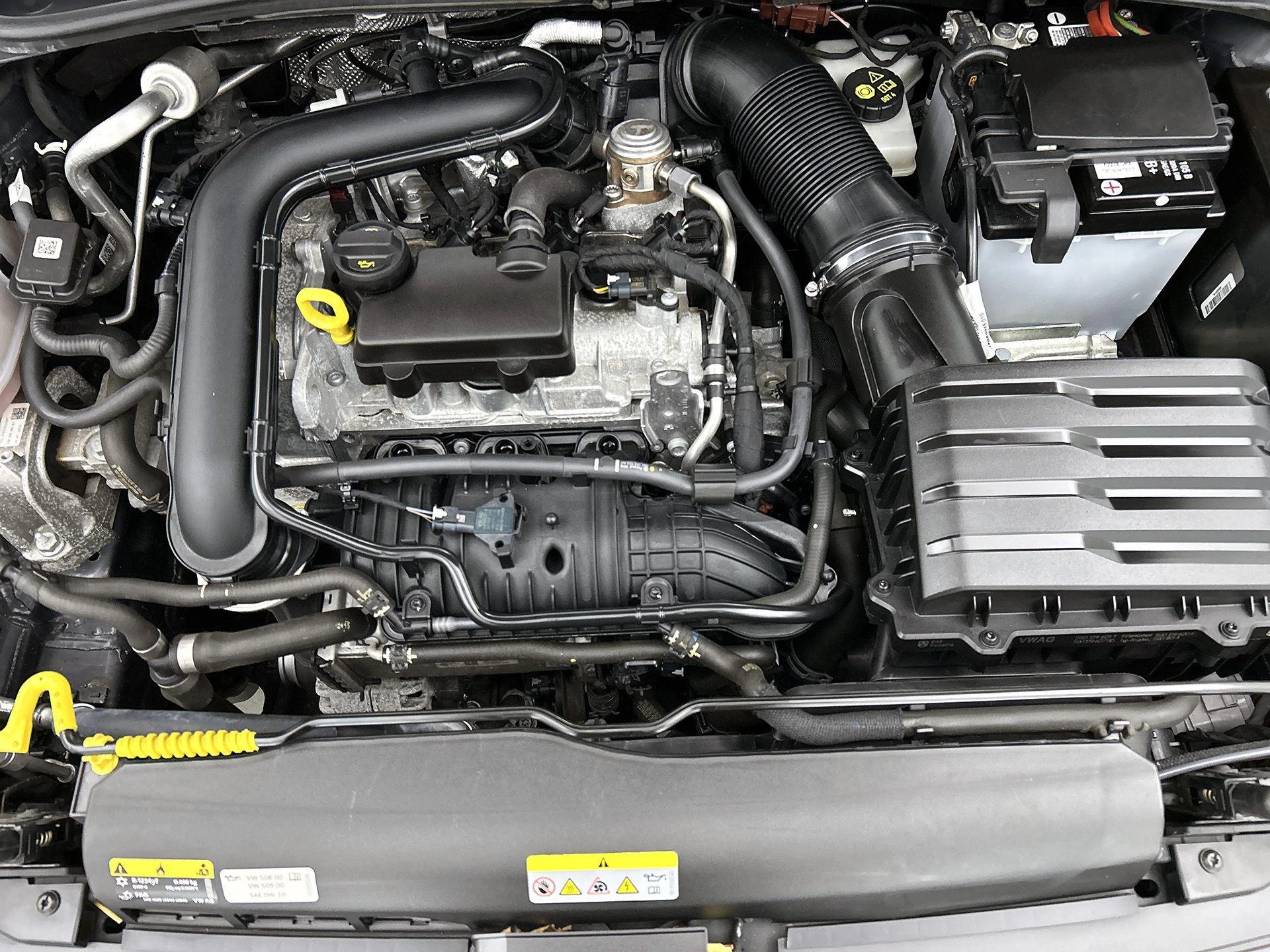 Volkswagen-Polo-image-9
