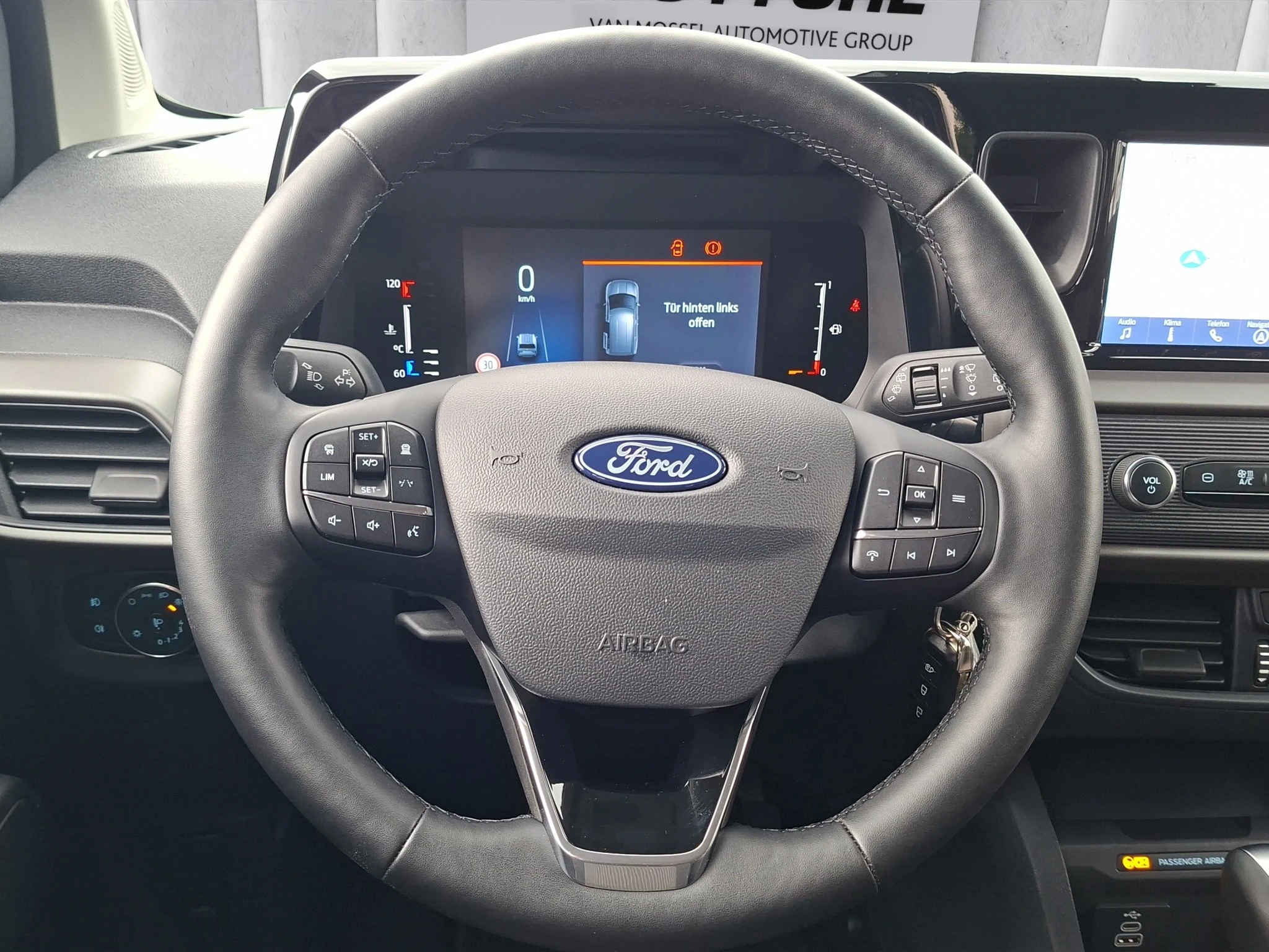 Ford-Tourneo Courier-image-12