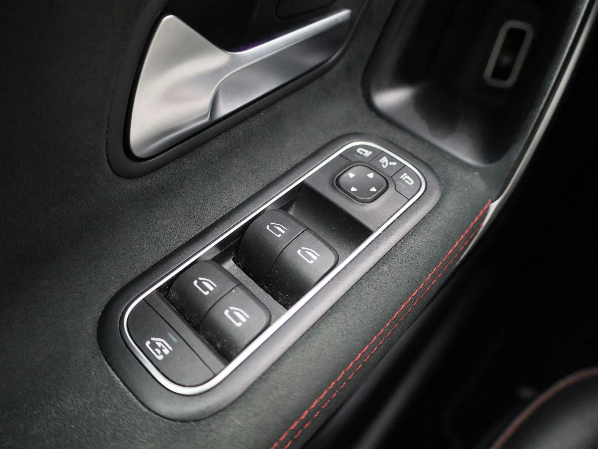 Mercedes-Benz-CLA-image-22