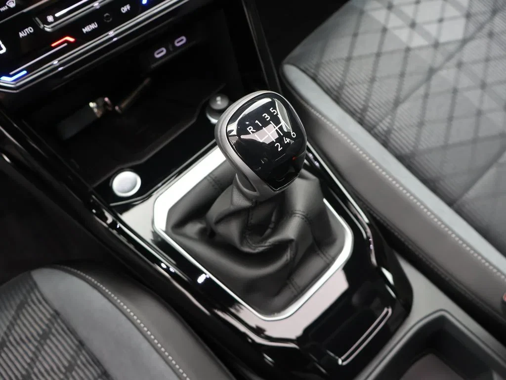 Volkswagen-T-Roc-image-14