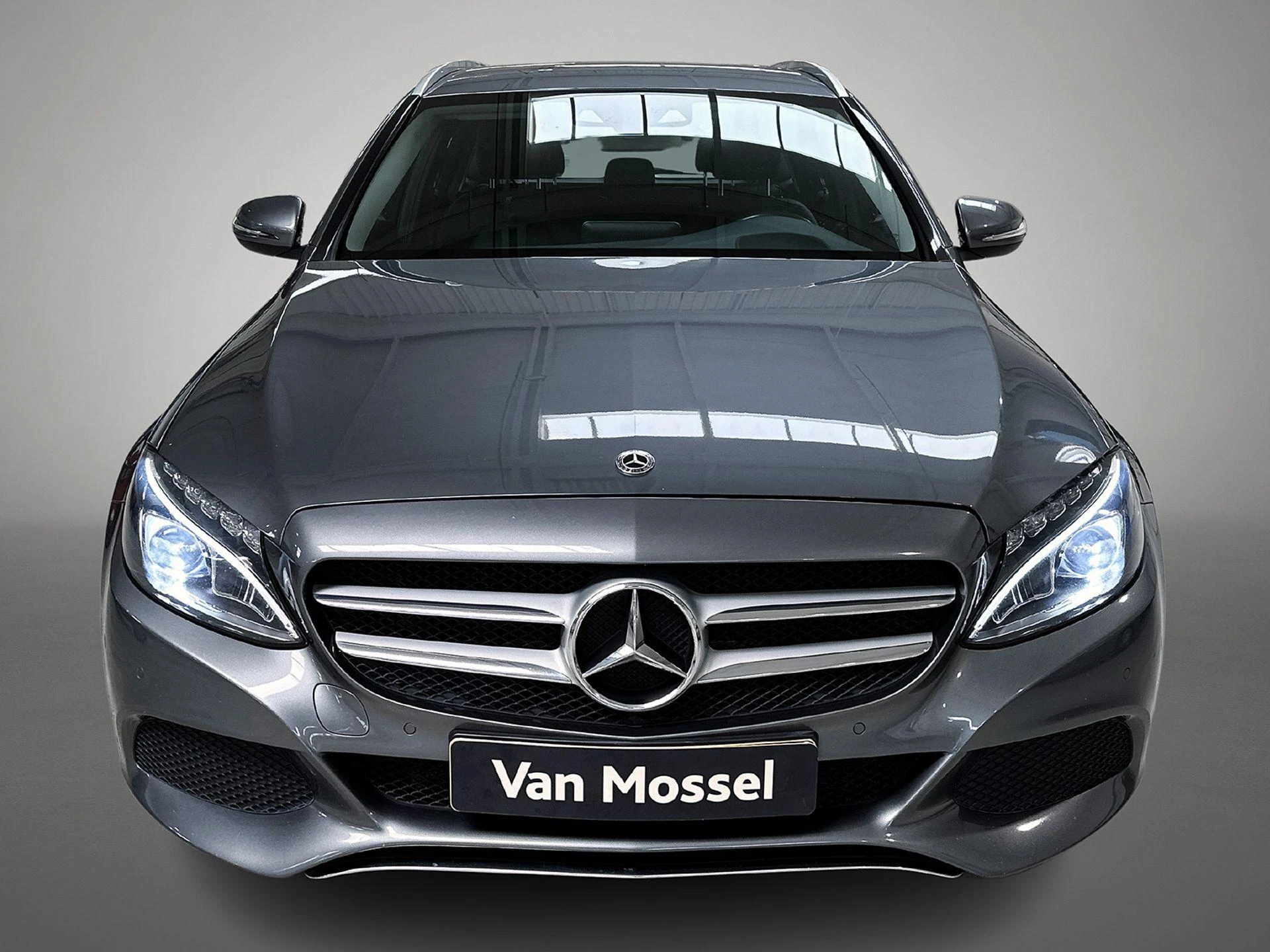 Mercedes-Benz-C-Klasse-image-4