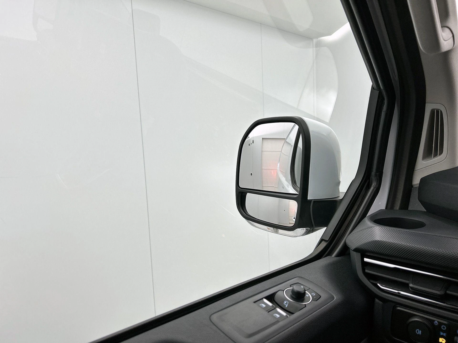 Ford Transit Custom 340 L2H1 Limited 65 kWh