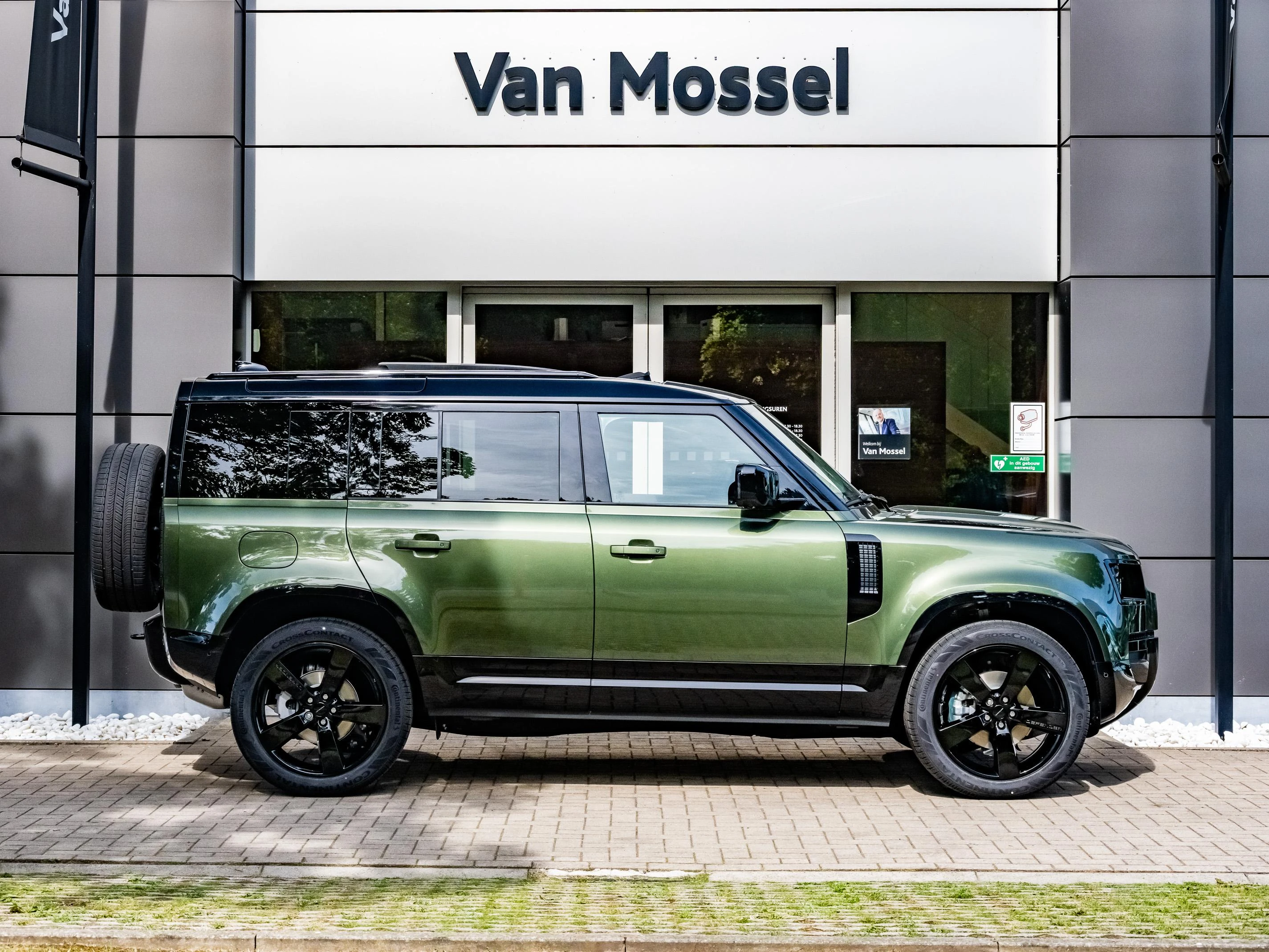 Land Rover Defender D250 X-Dynamic SE
