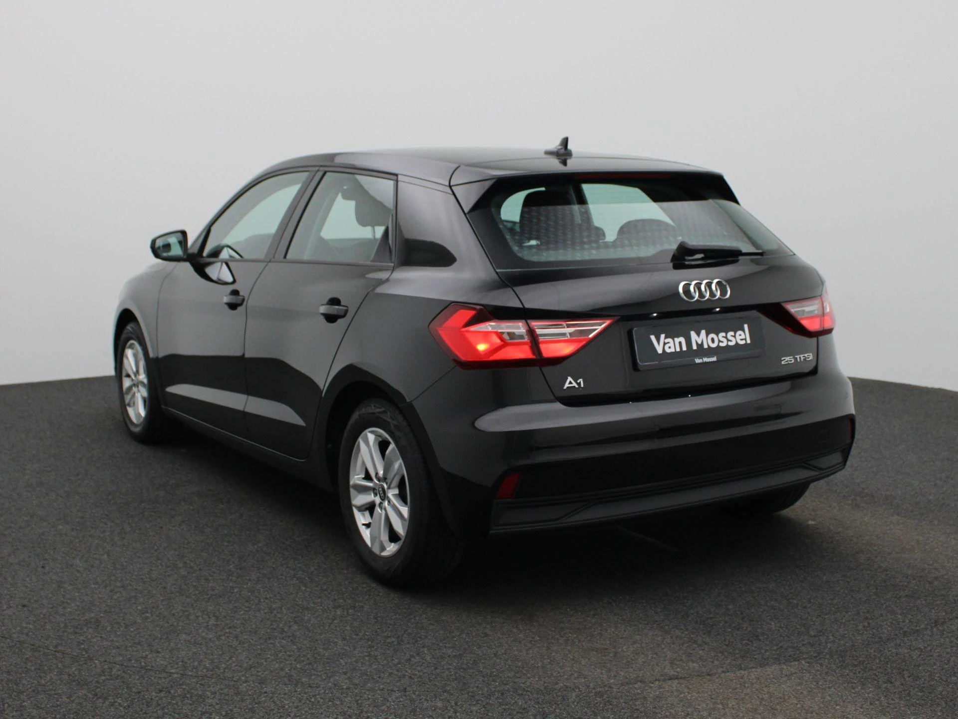 Audi-A1 Sportback-image-1