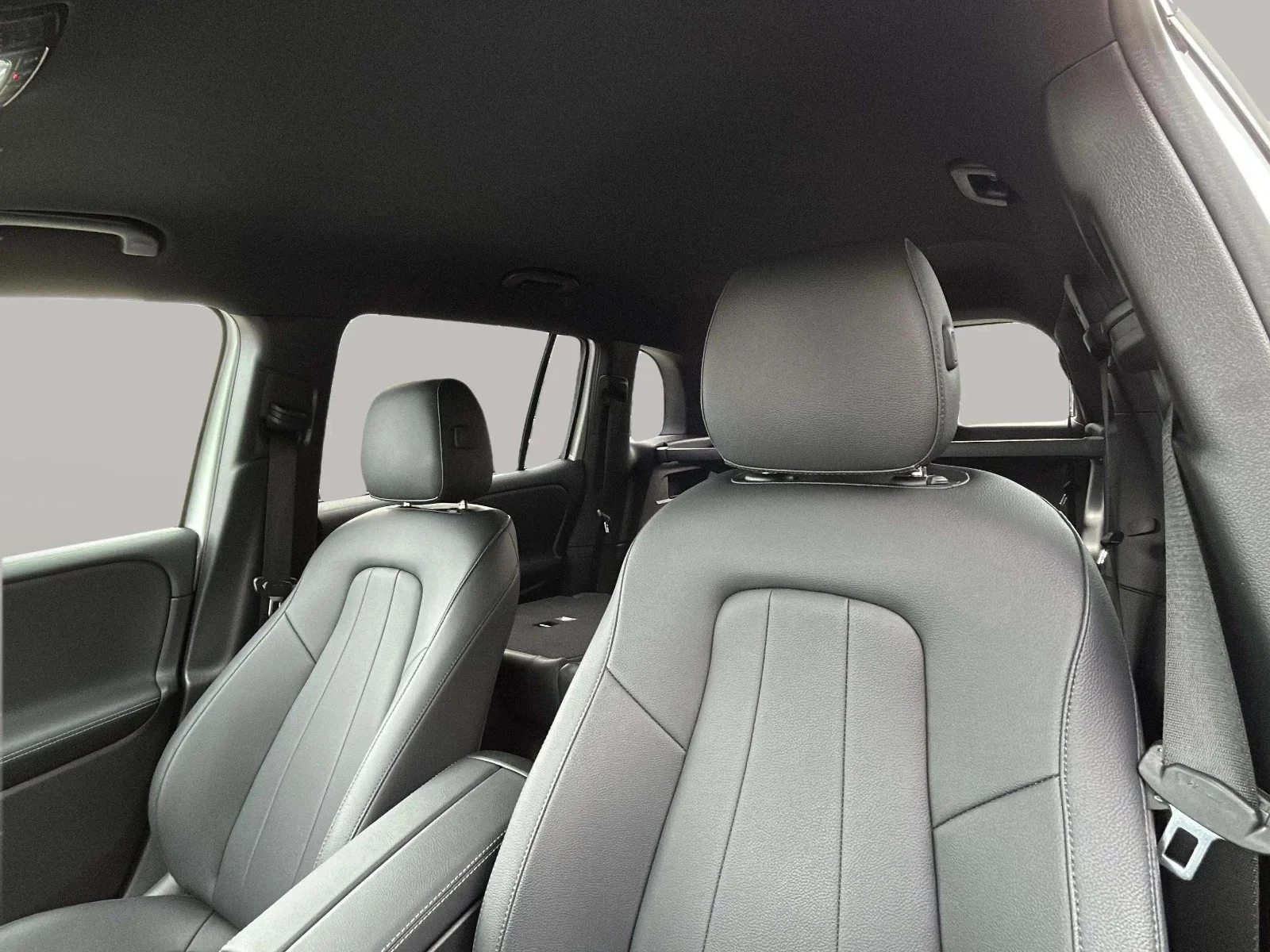 Mercedes-Benz-EQB-image-16