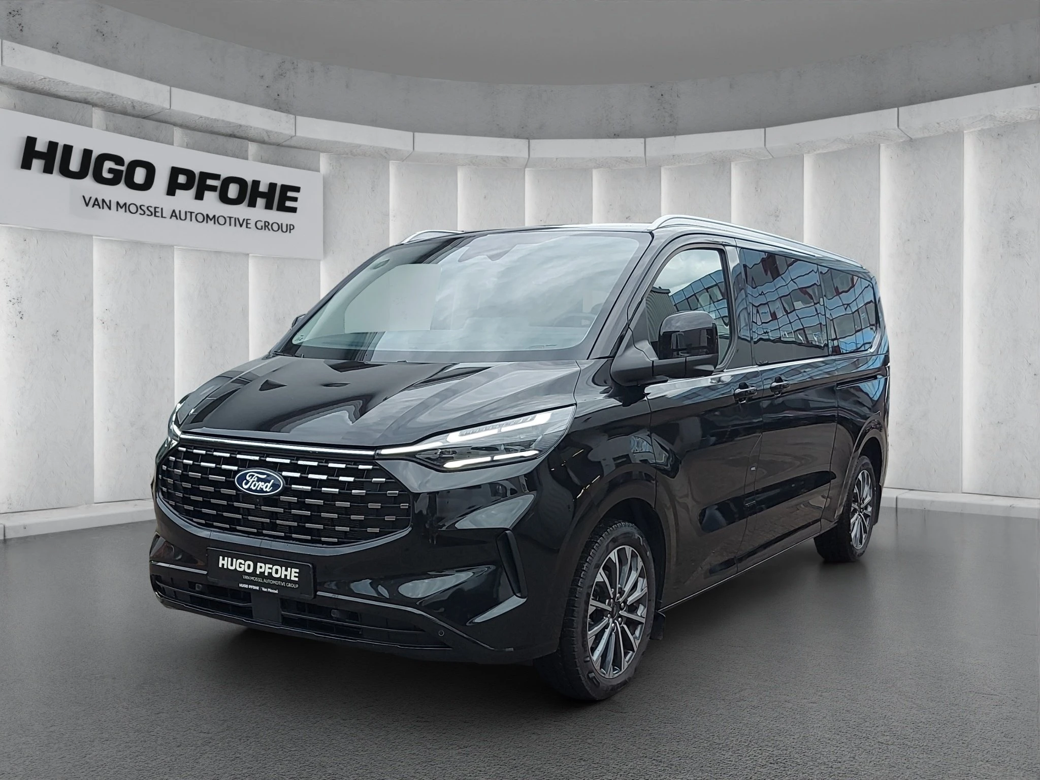 Ford-Tourneo Custom-image-0