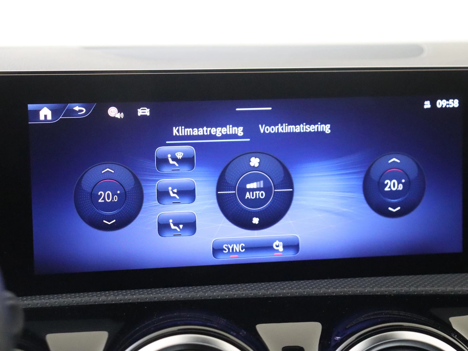 Mercedes-Benz-CLA-image-18