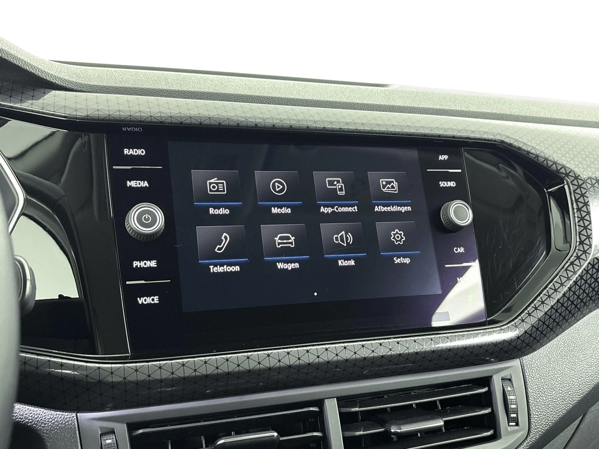 Volkswagen-T-Cross-image-11