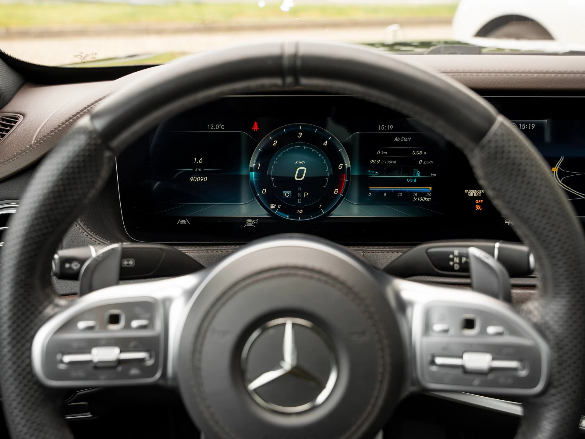 Mercedes-Benz-S-Klasse-image-12