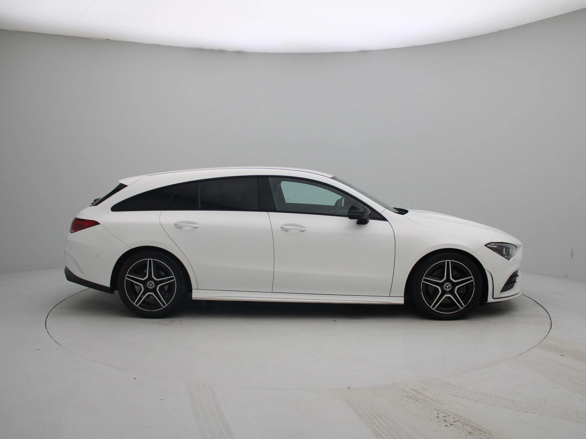 Mercedes-Benz-CLA-image-6