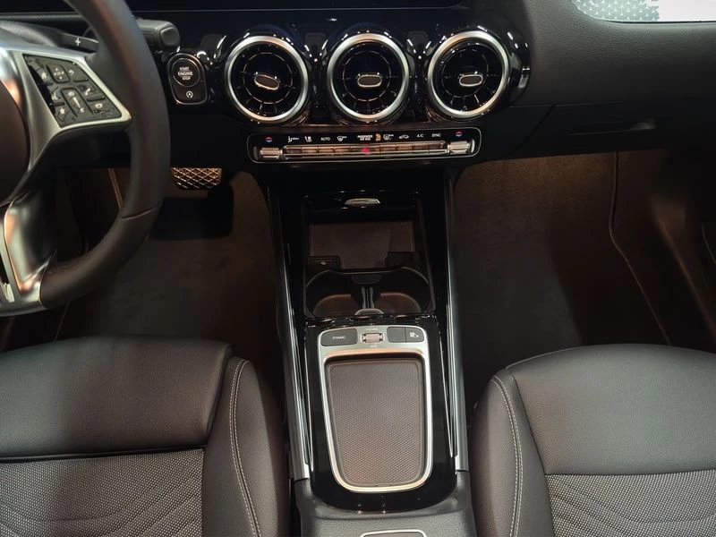 Mercedes-Benz GLA 200 PROGRESSIVE AHK SHZ MBUX KLIMA NAVI Progressive