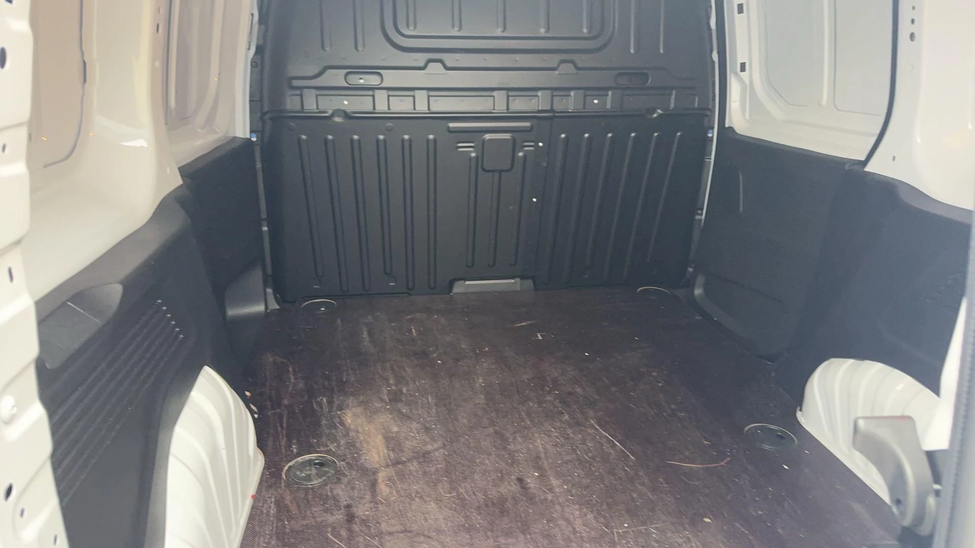 Peugeot-e-Partner-image-9