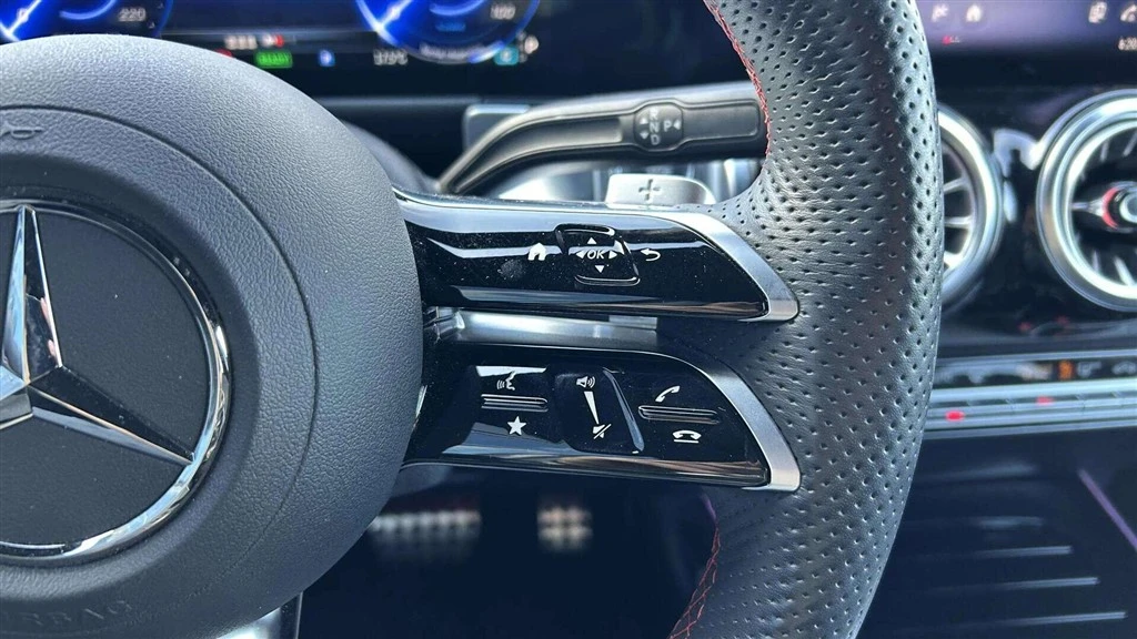 Mercedes-Benz-EQB-image-11