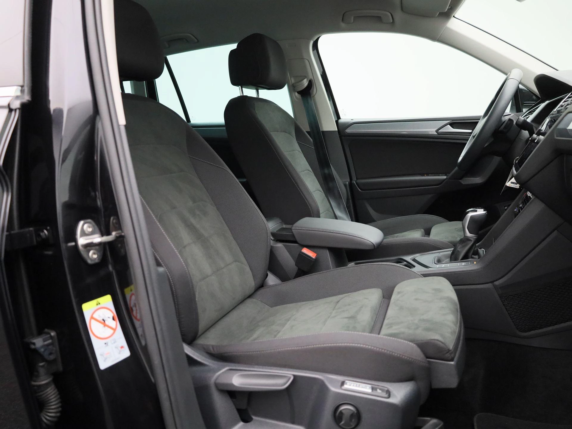 Volkswagen-Tiguan-image-32