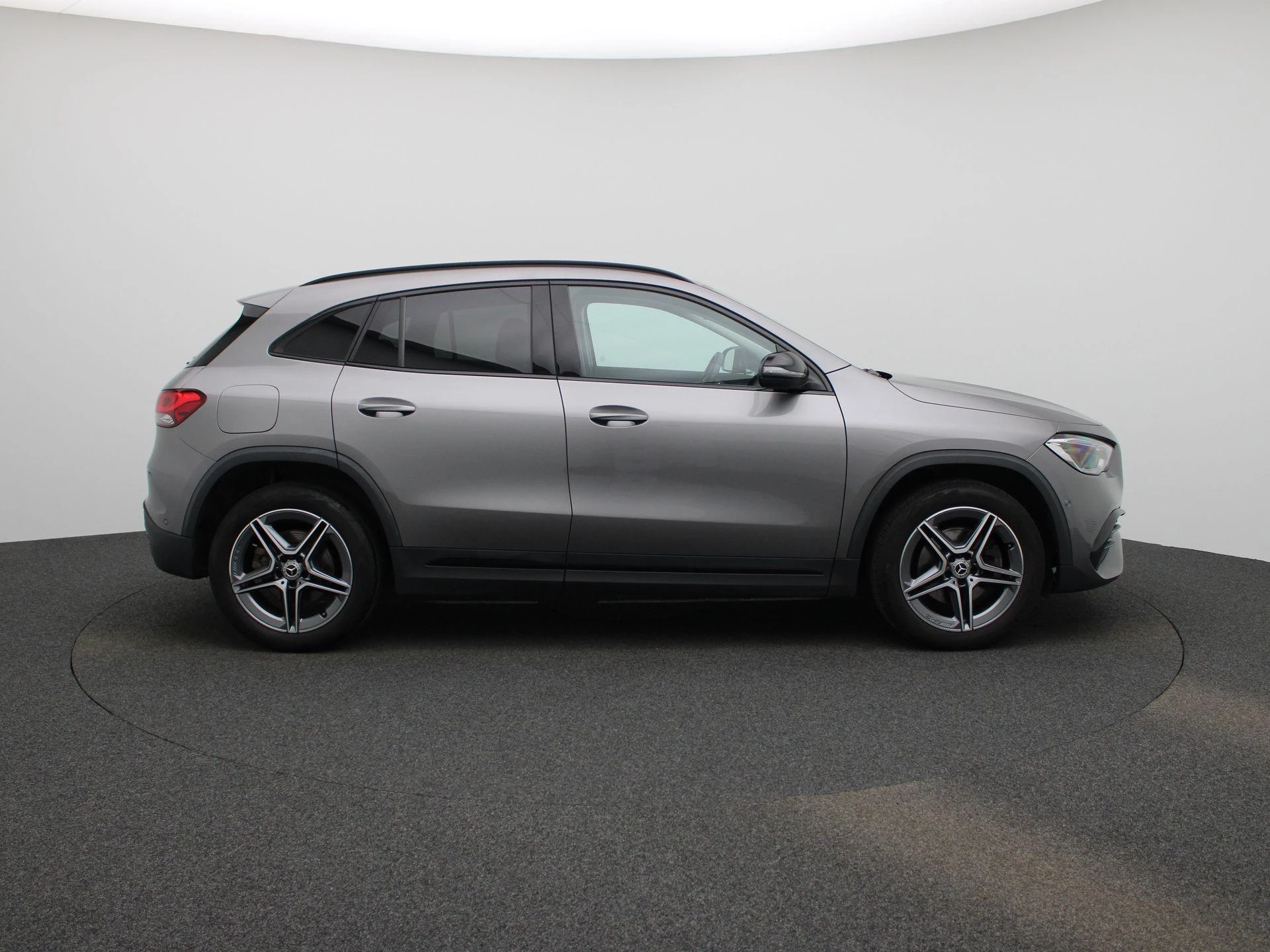 Mercedes-Benz GLA 250 e AMG Line + CARPLAY + MULTIBEAM + NIGHTPAKKET +