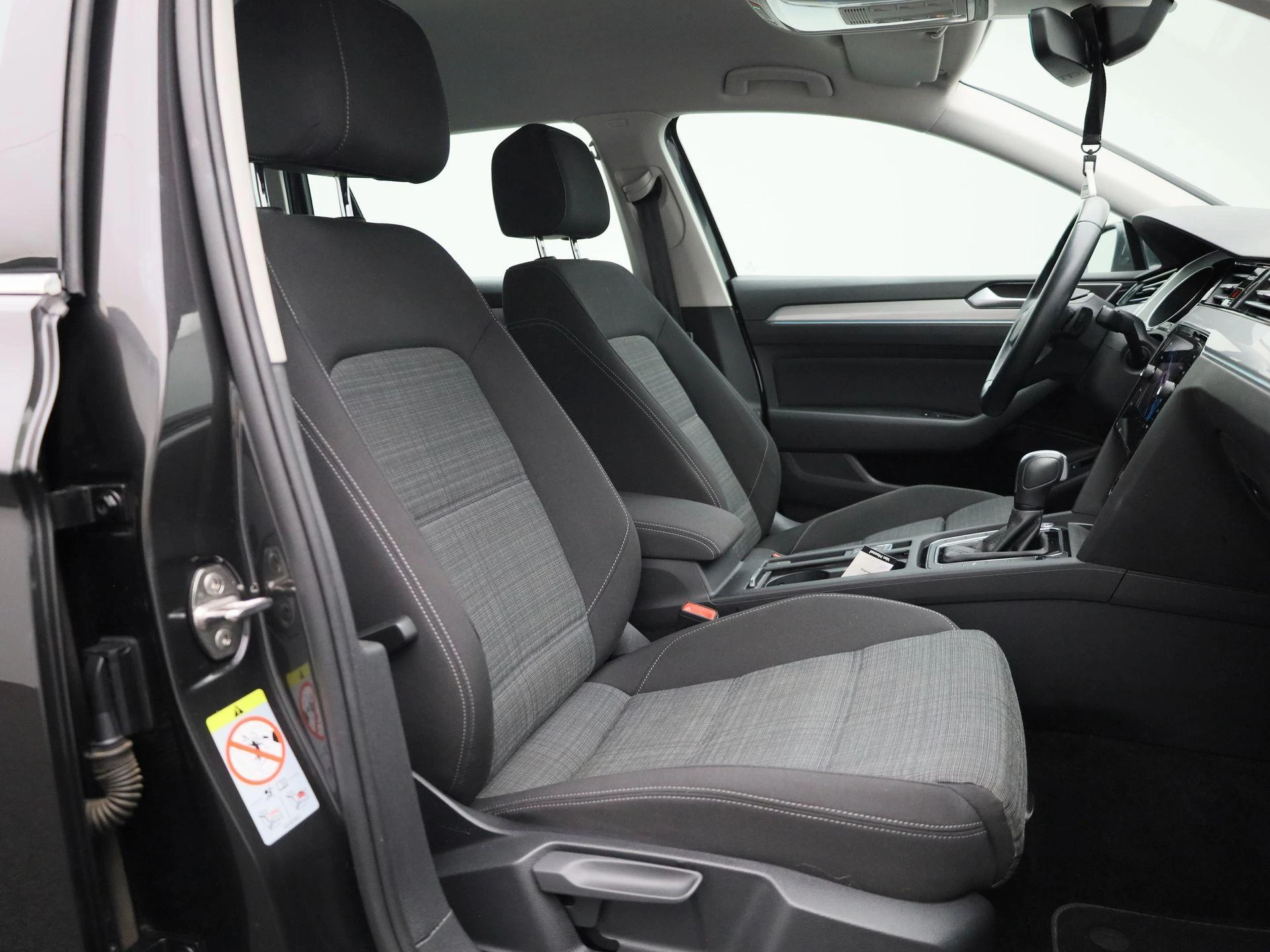Volkswagen-Passat-image-33