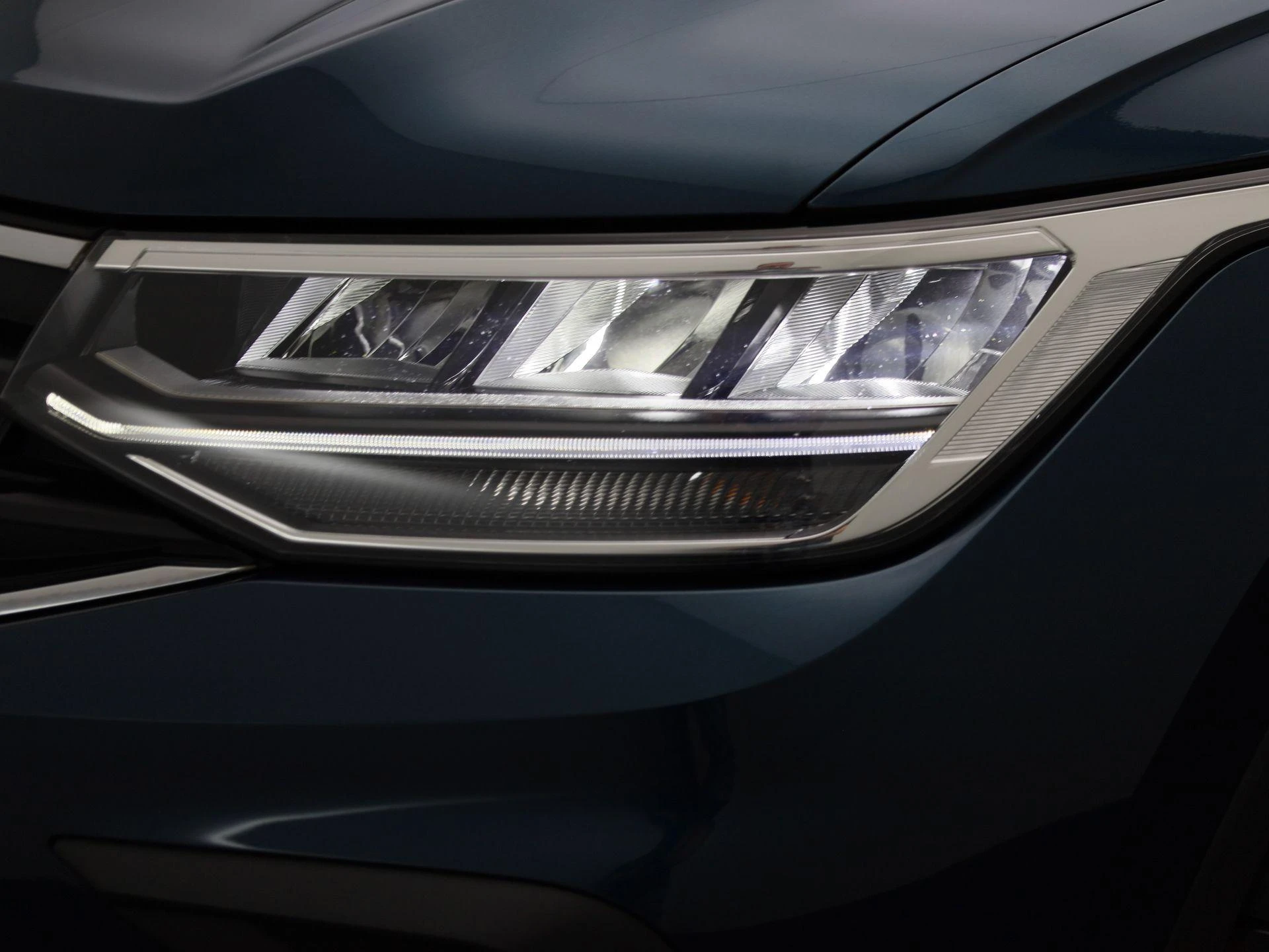 Volkswagen-Tiguan-image-13