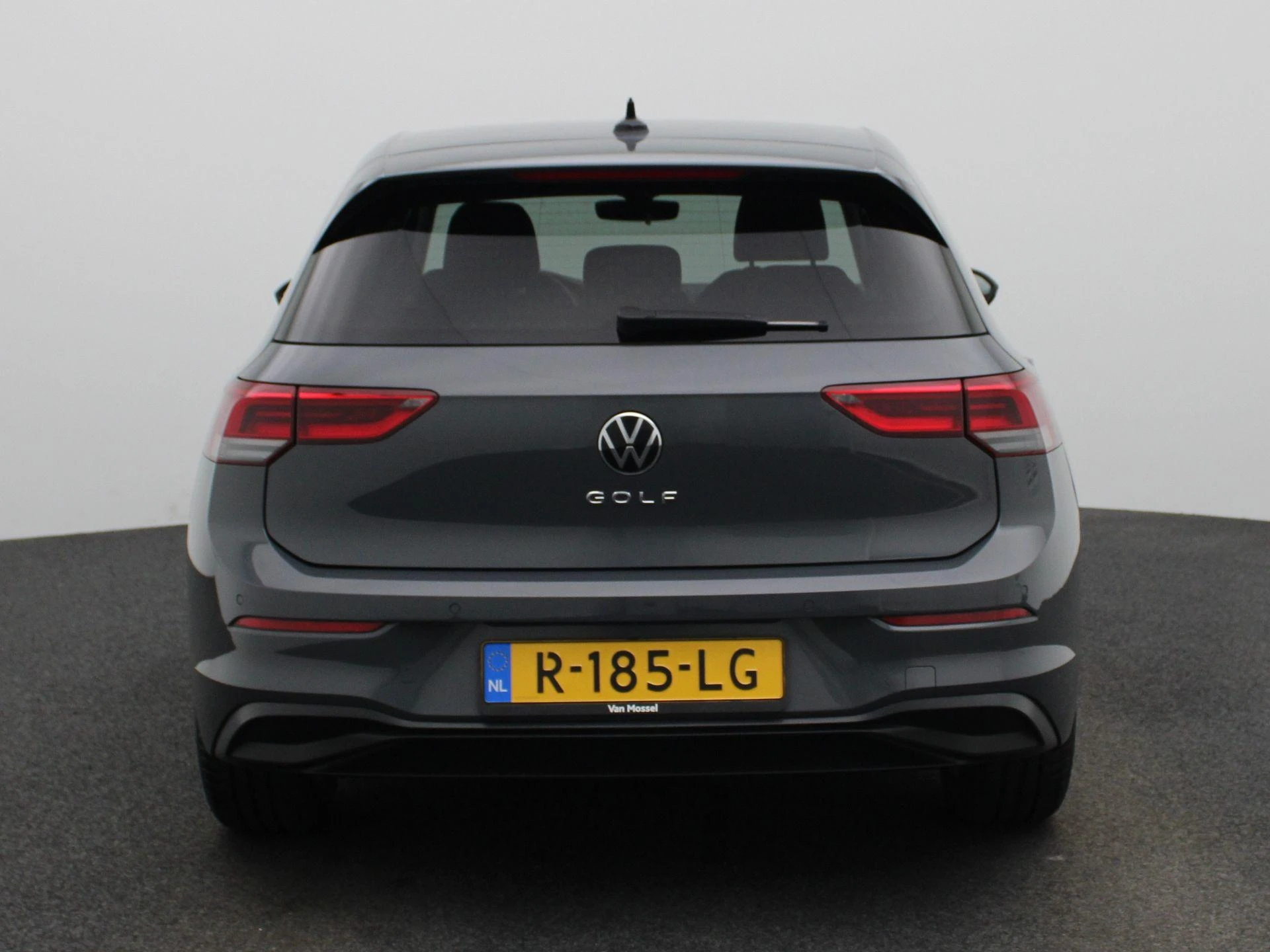 Volkswagen-Golf-image-4